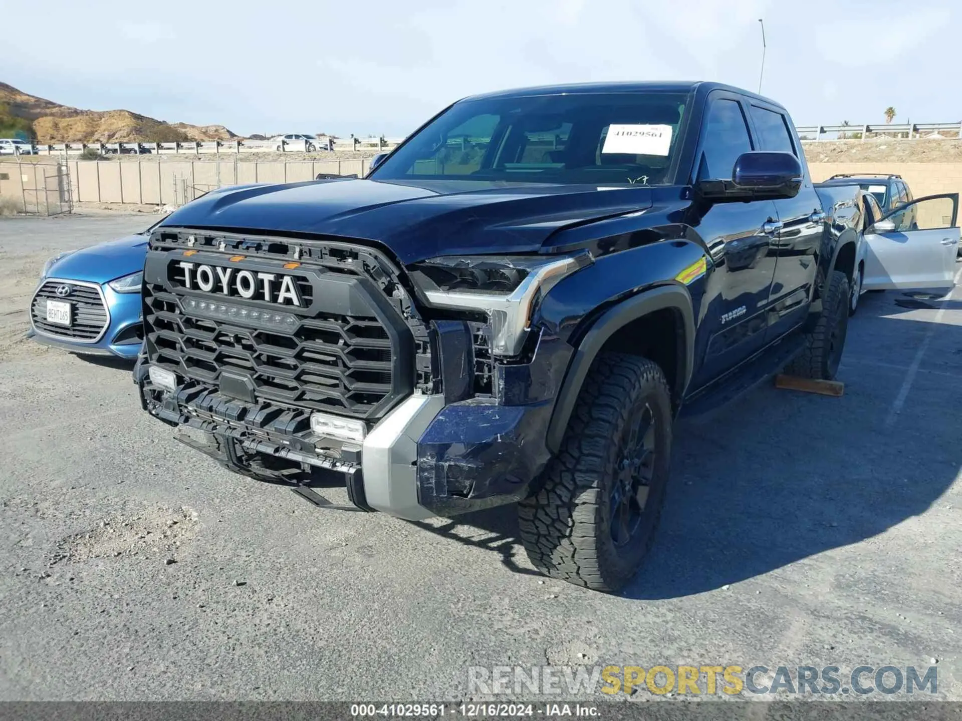 2 fotografías del automóvil dañado 5TFJA5DB5PX065812 TOYOTA TUNDRA 2023