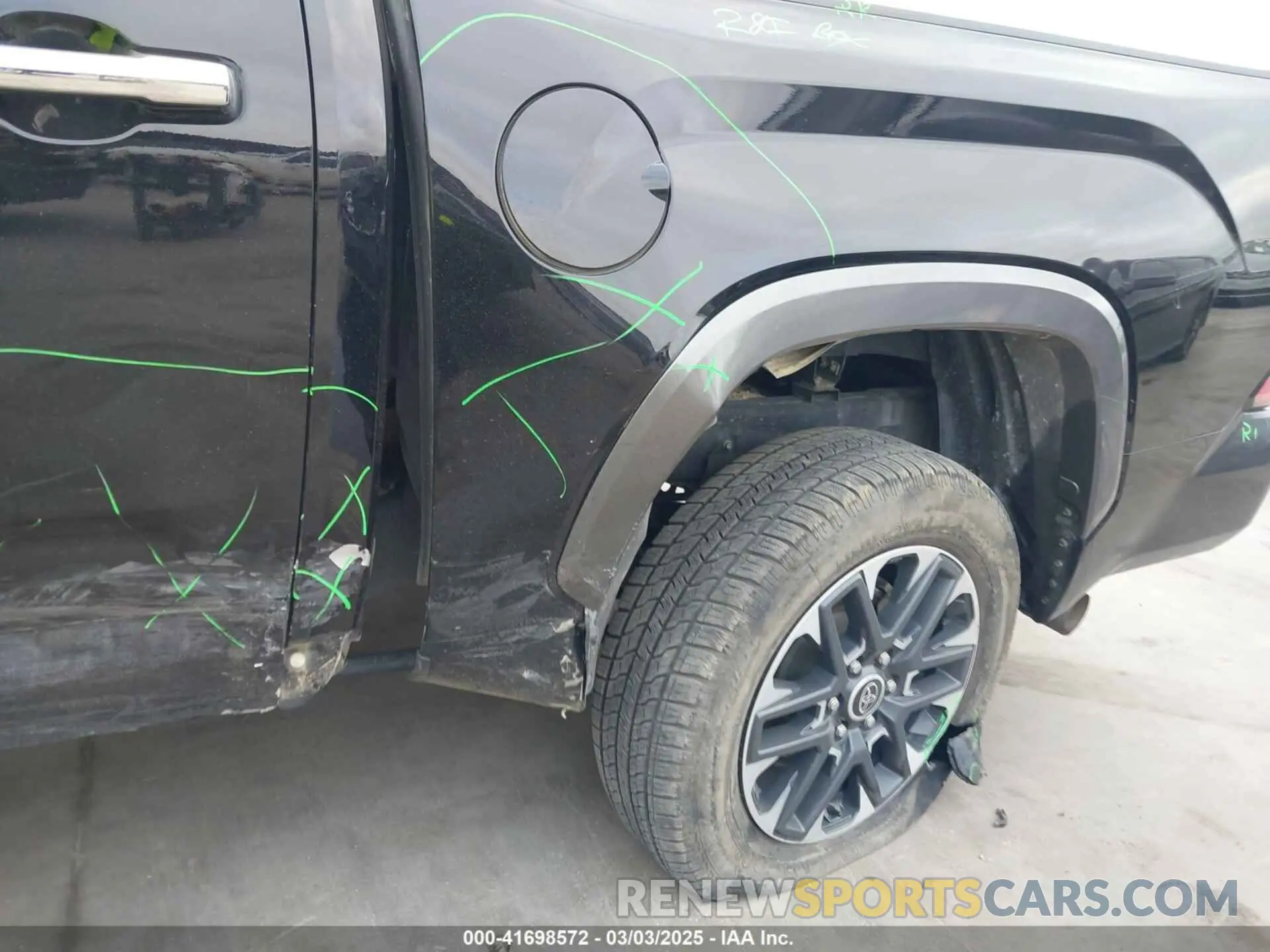 17 fotografías del automóvil dañado 5TFJA5DB6PX114550 TOYOTA TUNDRA 2023