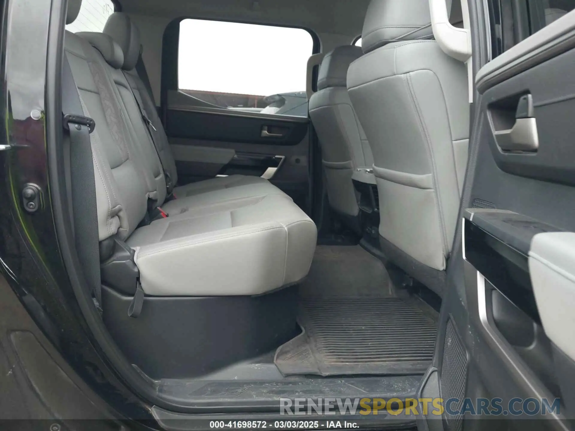 8 fotografías del automóvil dañado 5TFJA5DB6PX114550 TOYOTA TUNDRA 2023