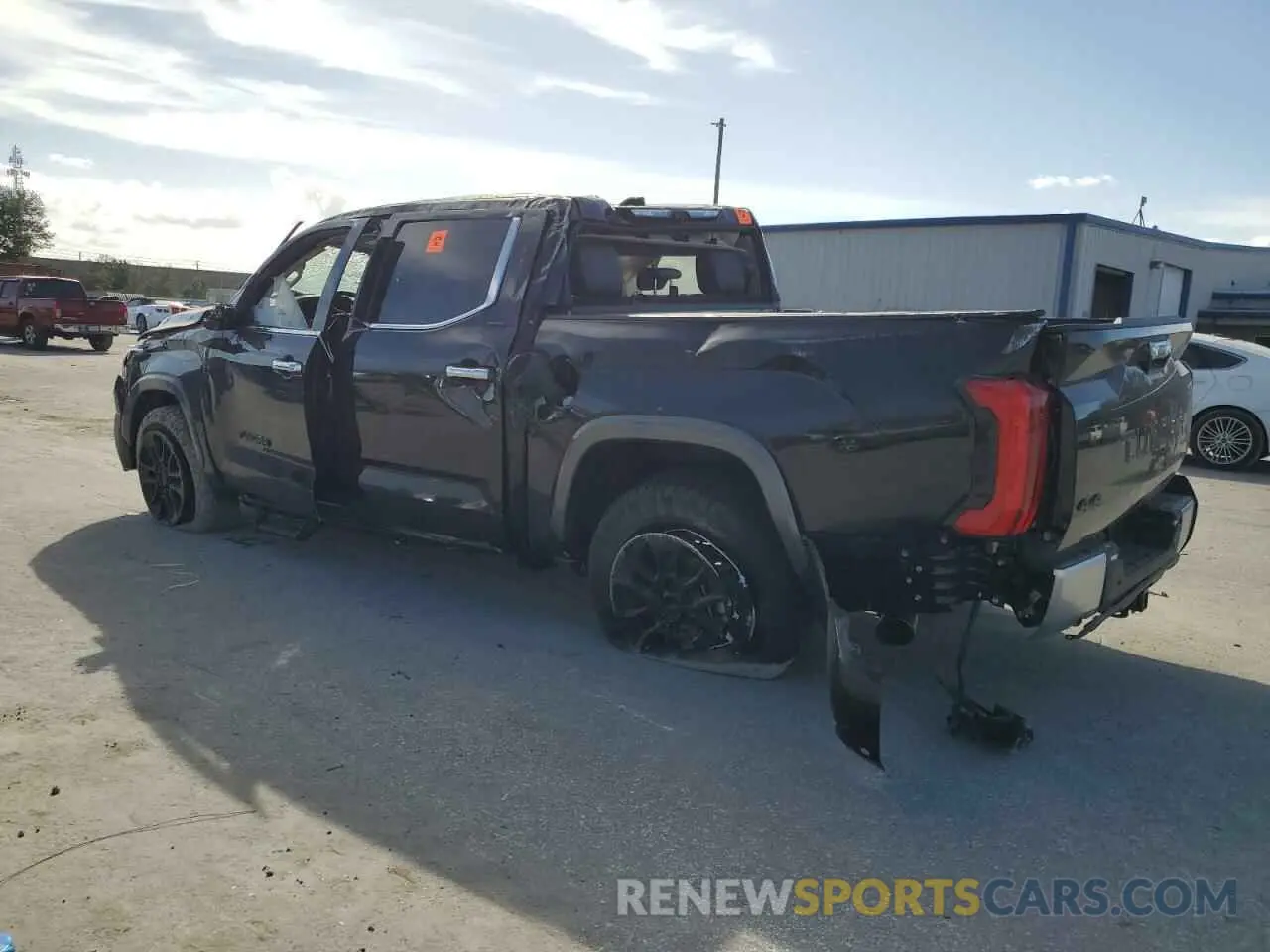 2 fotografías del automóvil dañado 5TFJA5DB7PX109180 TOYOTA TUNDRA 2023