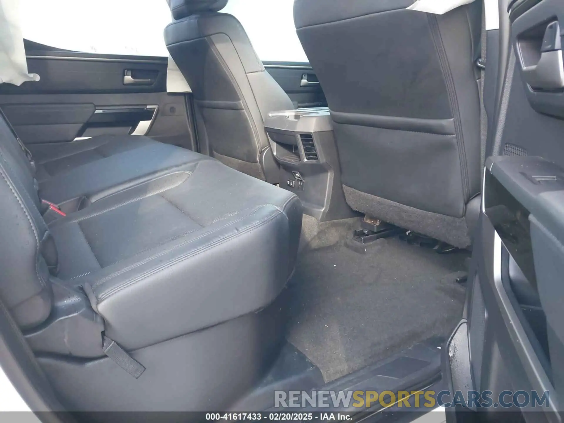 8 fotografías del automóvil dañado 5TFJA5DB8PX070681 TOYOTA TUNDRA 2023