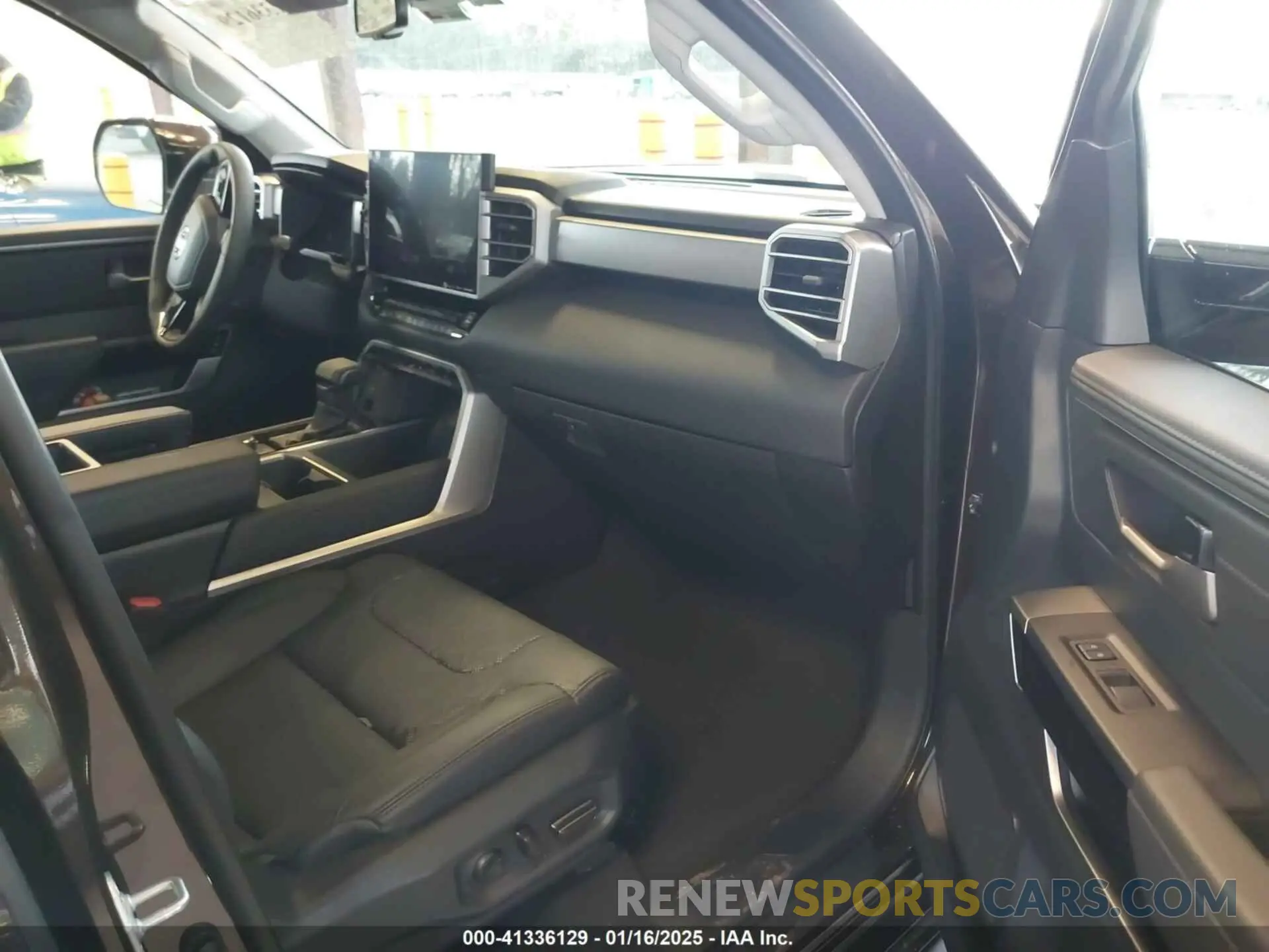 5 fotografías del automóvil dañado 5TFJA5DB9PX125400 TOYOTA TUNDRA 2023