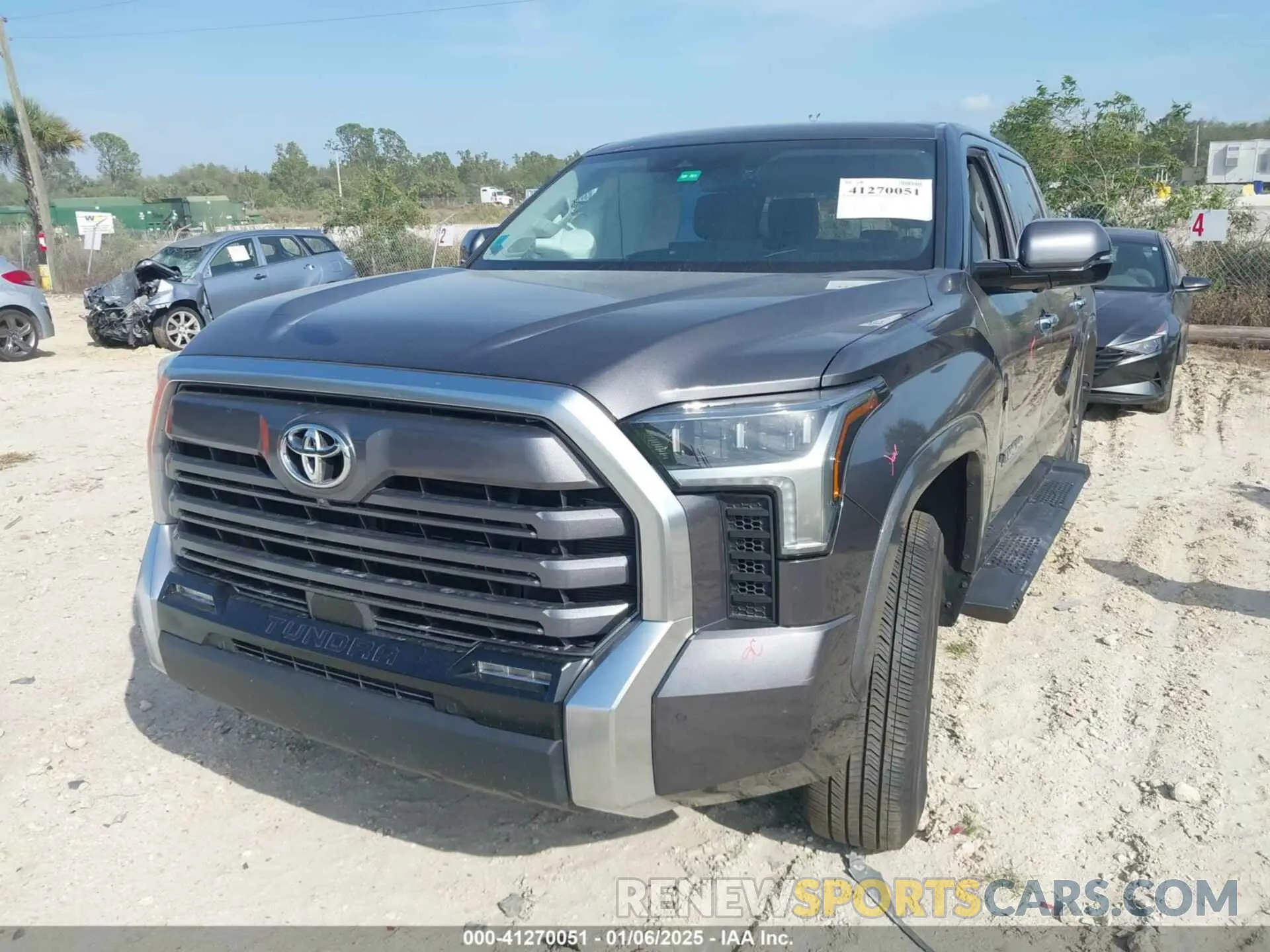2 fotografías del automóvil dañado 5TFJA5DBXPX064817 TOYOTA TUNDRA 2023