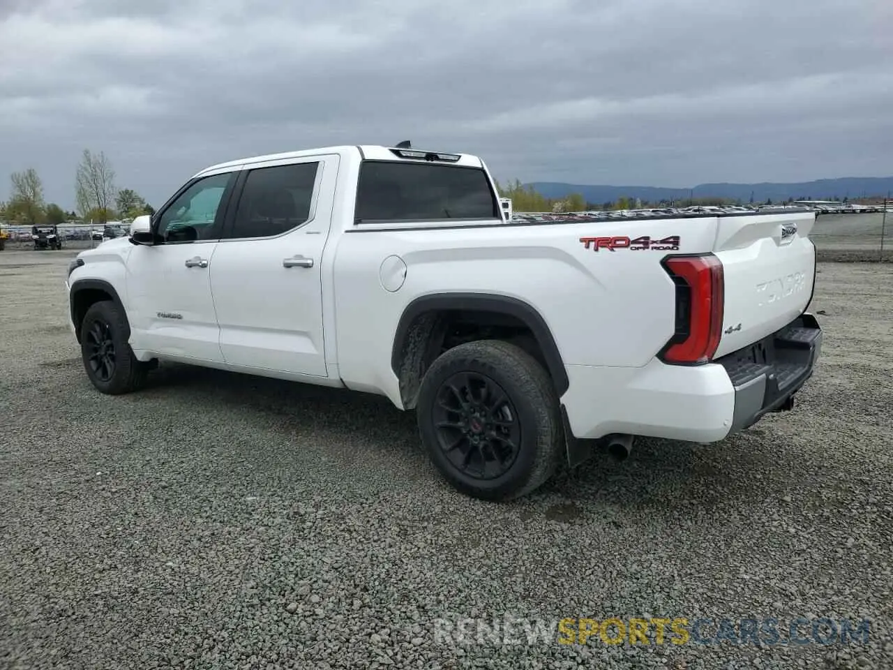 2 fotografías del automóvil dañado 5TFJA5EC9PX017964 TOYOTA TUNDRA 2023