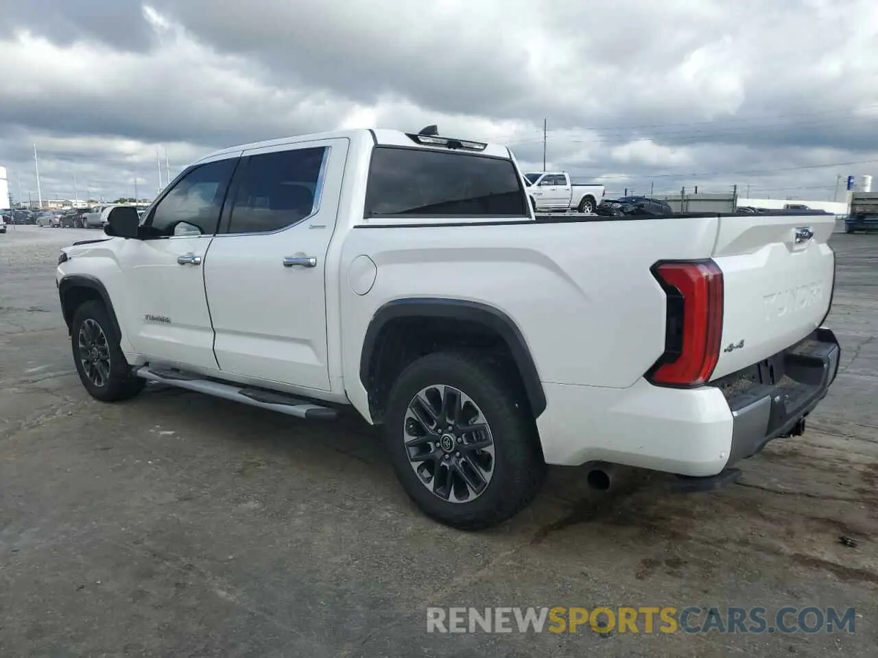 2 fotografías del automóvil dañado 5TFJC5DB6PX039715 TOYOTA TUNDRA 2023