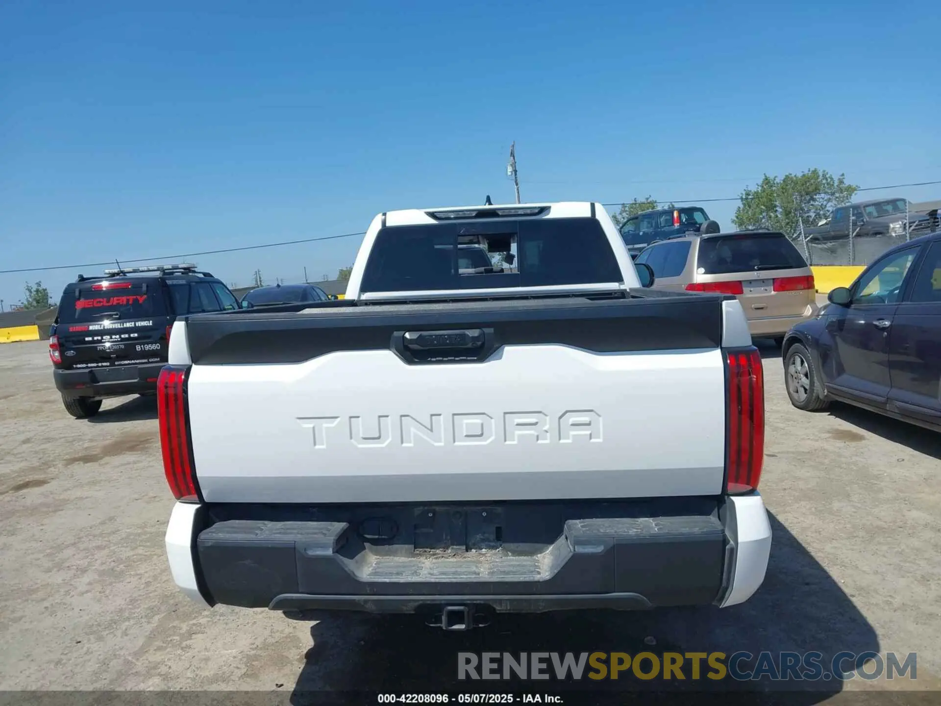 16 fotografías del automóvil dañado 5TFKB5AA9PX025228 TOYOTA TUNDRA 2023