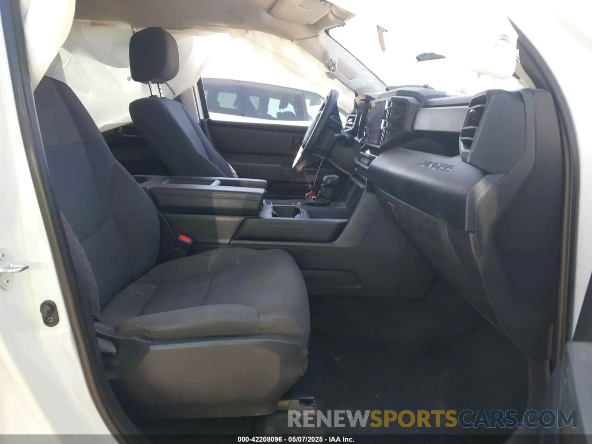 5 fotografías del automóvil dañado 5TFKB5AA9PX025228 TOYOTA TUNDRA 2023
