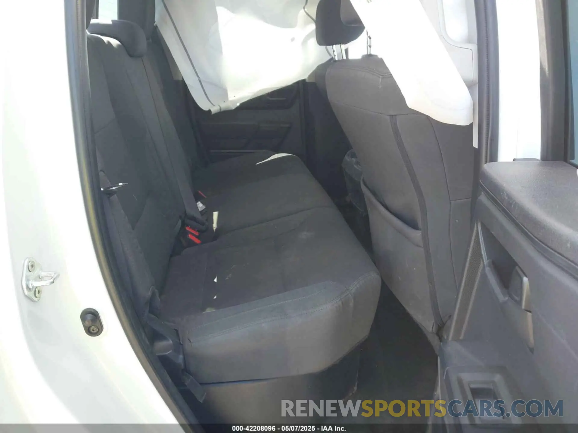 8 fotografías del automóvil dañado 5TFKB5AA9PX025228 TOYOTA TUNDRA 2023
