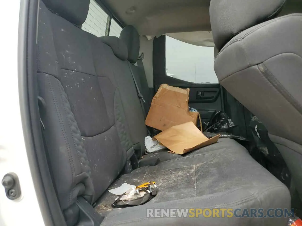 10 fotografías del automóvil dañado 5TFKB5AAXPX020233 TOYOTA TUNDRA 2023