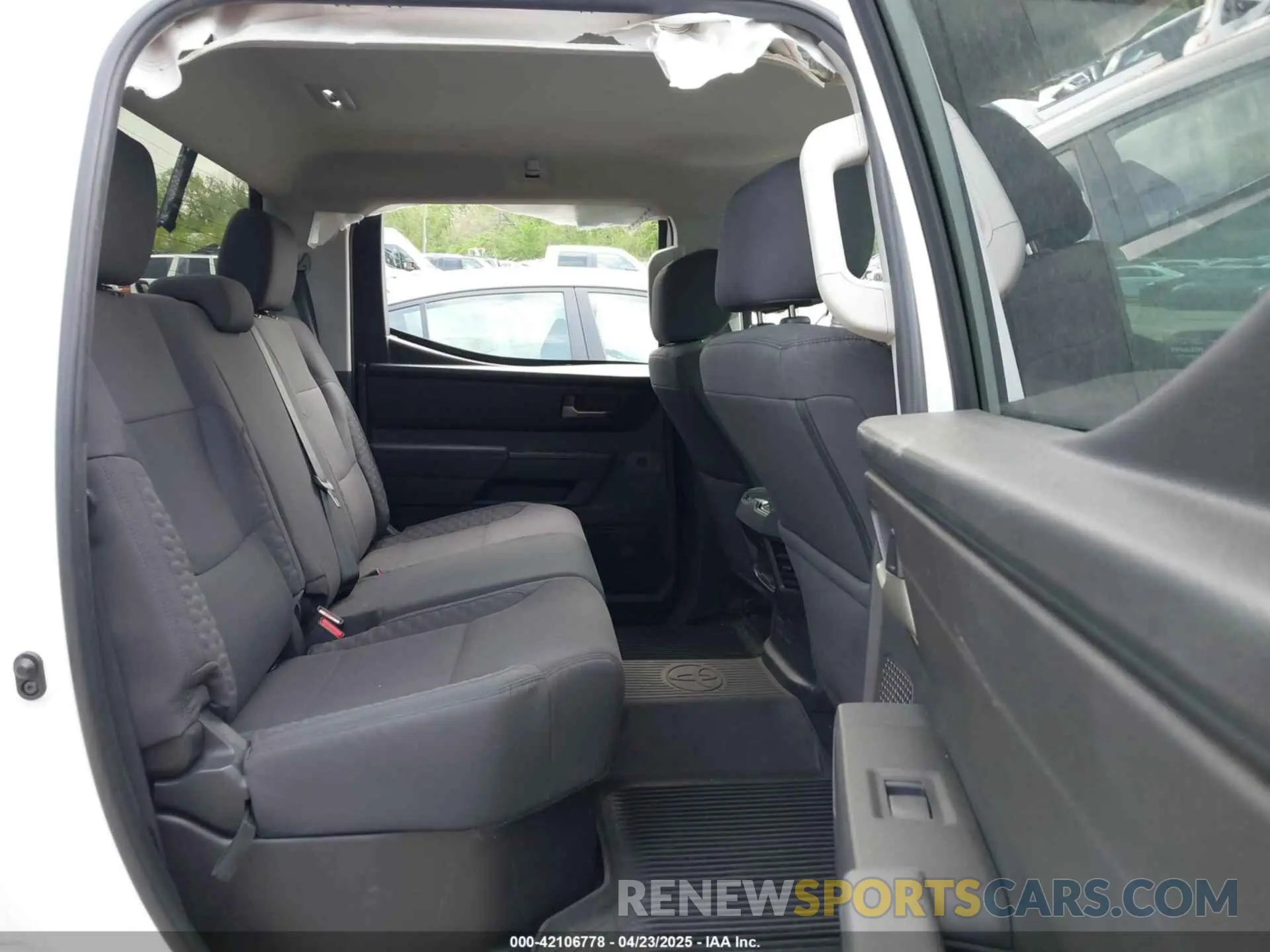 8 fotografías del automóvil dañado 5TFLA5AB2PX021294 TOYOTA TUNDRA 2023
