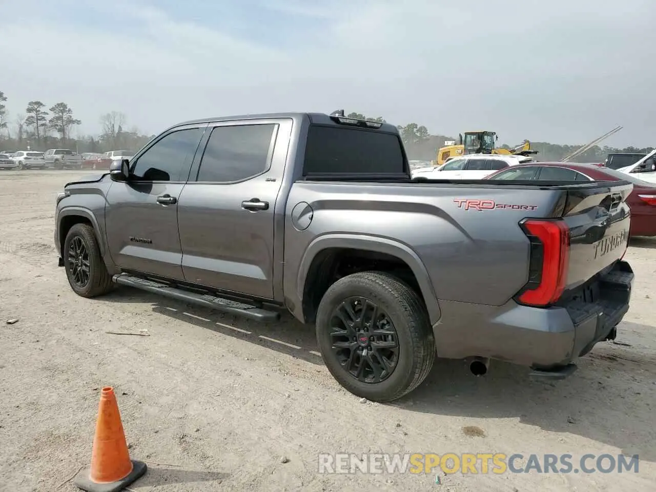 2 fotografías del automóvil dañado 5TFLA5AB4PX027355 TOYOTA TUNDRA 2023