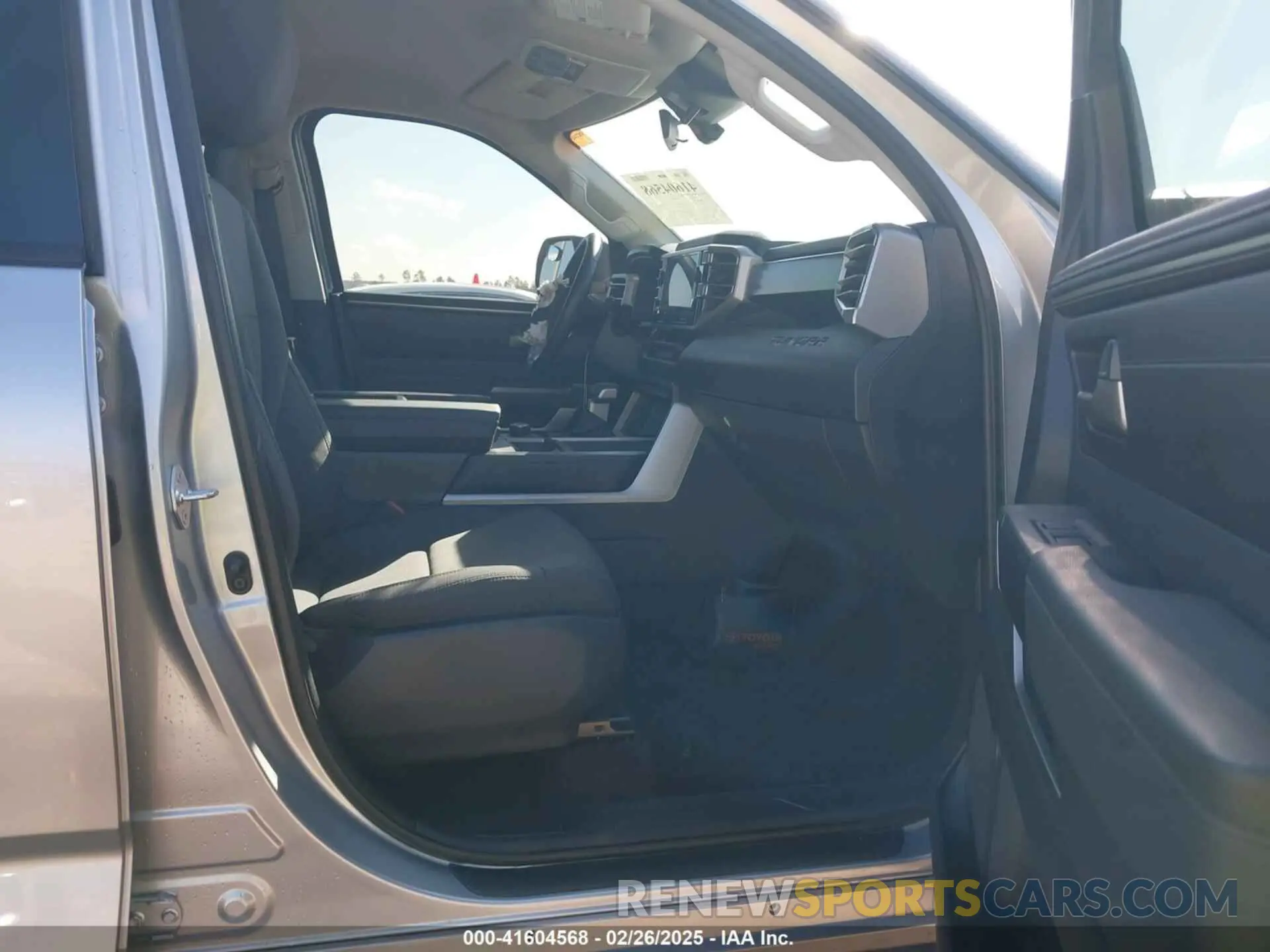 5 fotografías del automóvil dañado 5TFLA5AB5PX027381 TOYOTA TUNDRA 2023