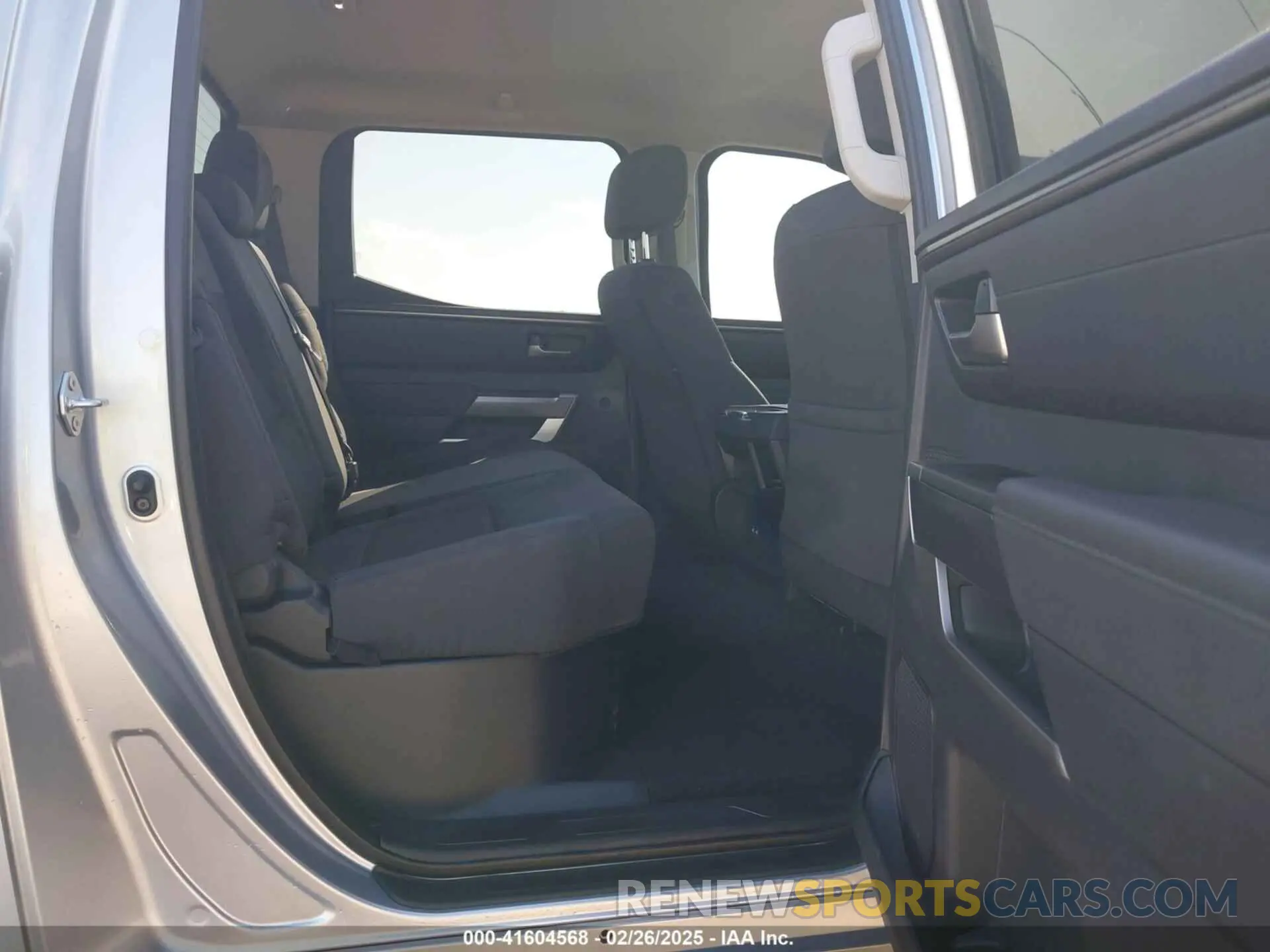 8 fotografías del automóvil dañado 5TFLA5AB5PX027381 TOYOTA TUNDRA 2023