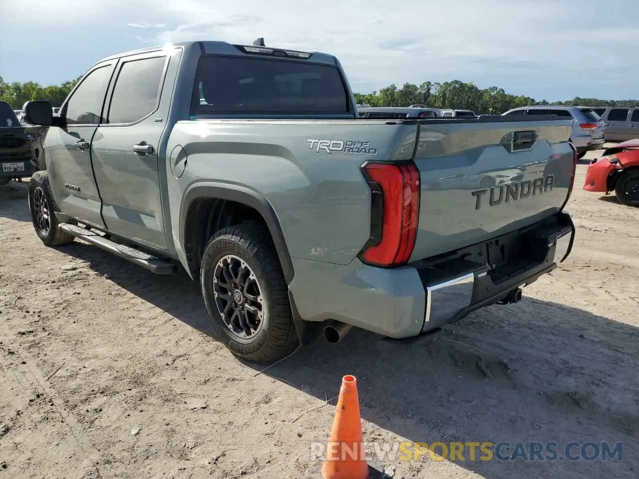 2 fotografías del automóvil dañado 5TFLA5AB6PX024909 TOYOTA TUNDRA 2023