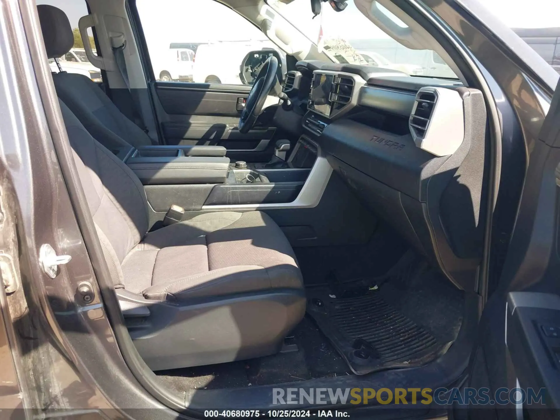 5 fotografías del automóvil dañado 5TFLA5AB6PX027373 TOYOTA TUNDRA 2023