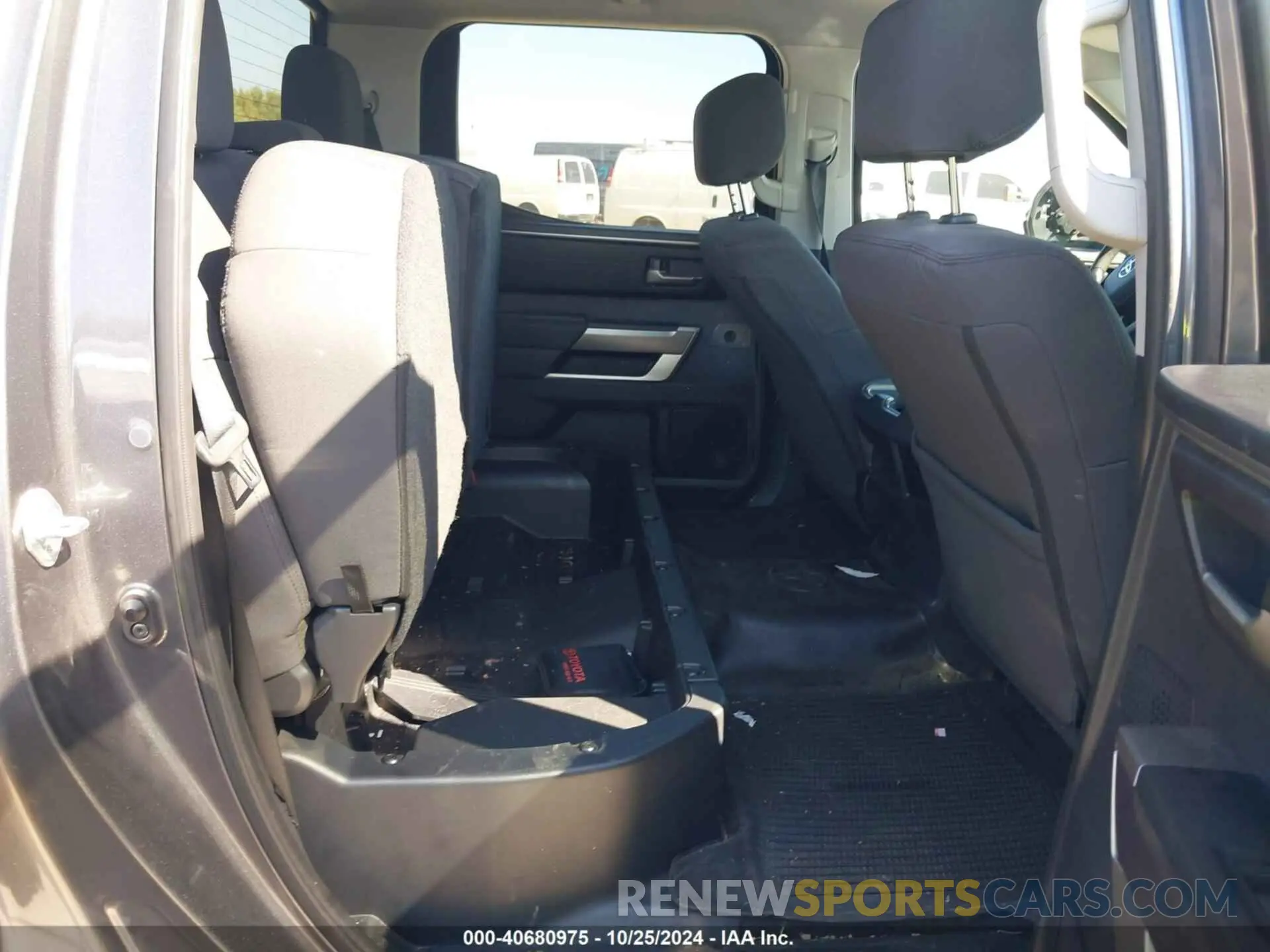 8 fotografías del automóvil dañado 5TFLA5AB6PX027373 TOYOTA TUNDRA 2023
