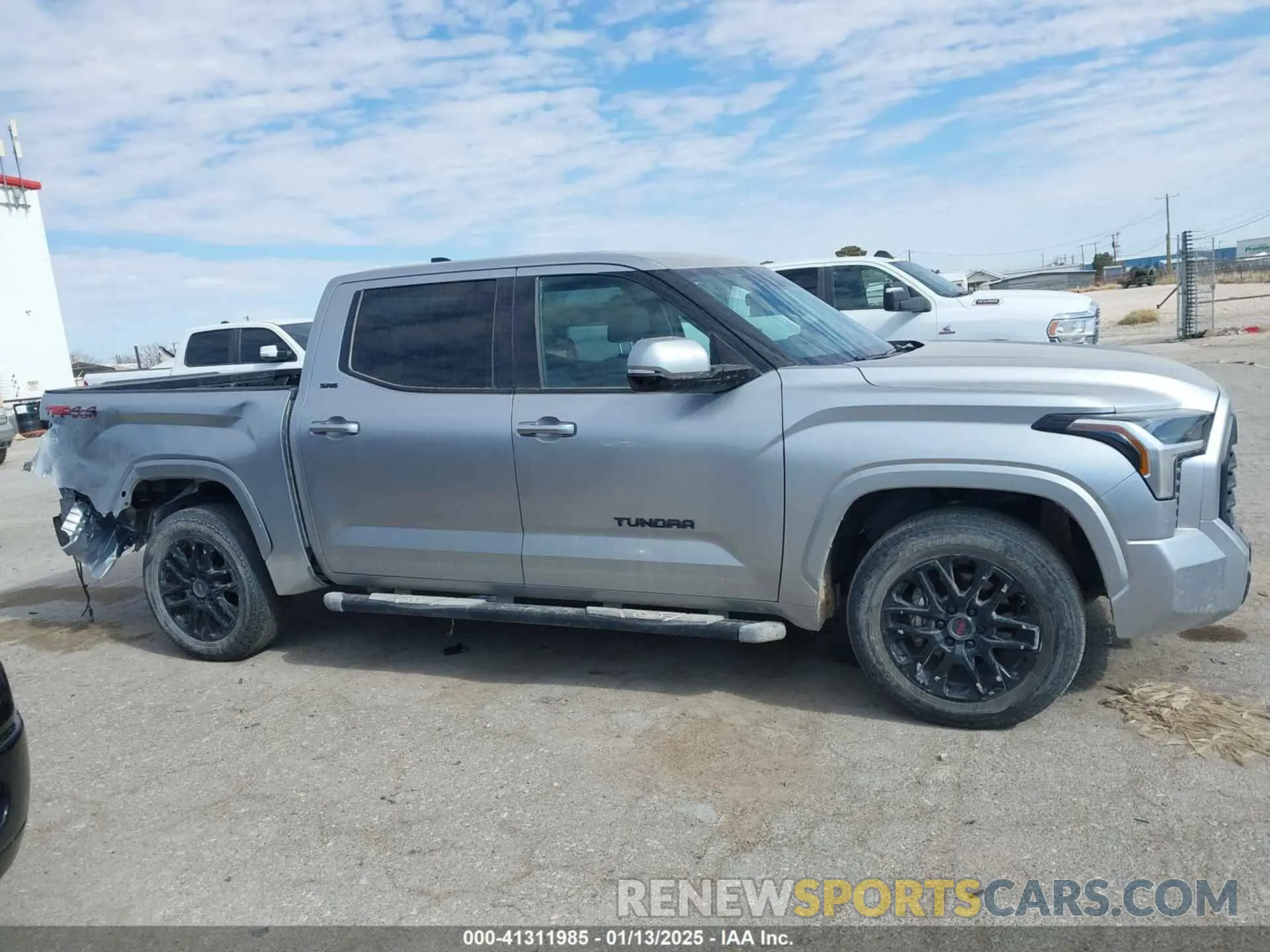 13 fotografías del automóvil dañado 5TFLA5DB1PX059000 TOYOTA TUNDRA 2023