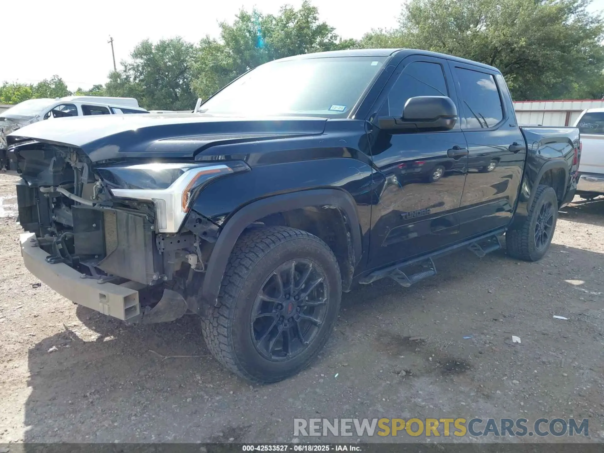 2 fotografías del automóvil dañado 5TFLA5DB8PX067014 TOYOTA TUNDRA 2023