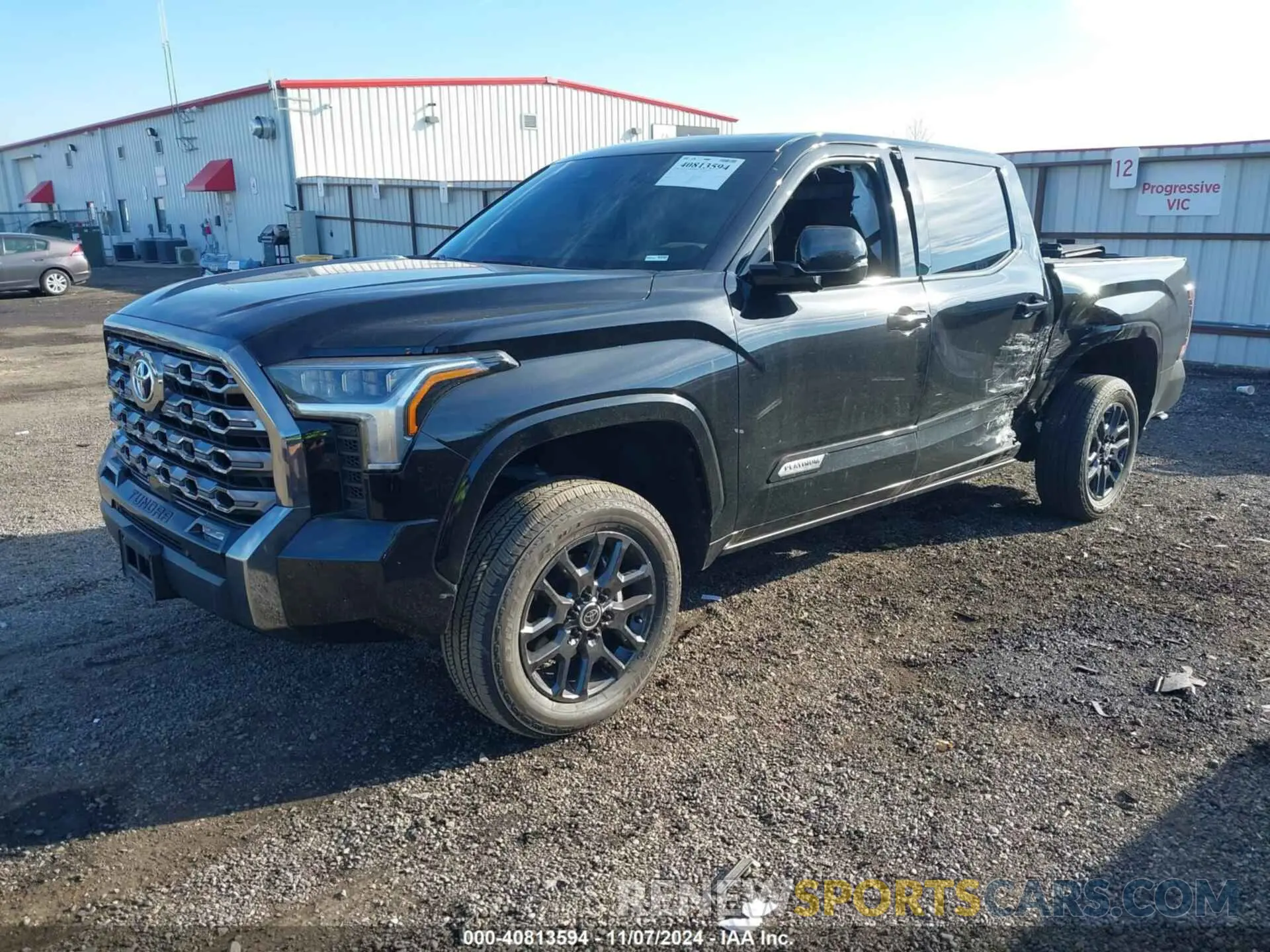 2 fotografías del automóvil dañado 5TFNA5DBXPX117873 TOYOTA TUNDRA 2023