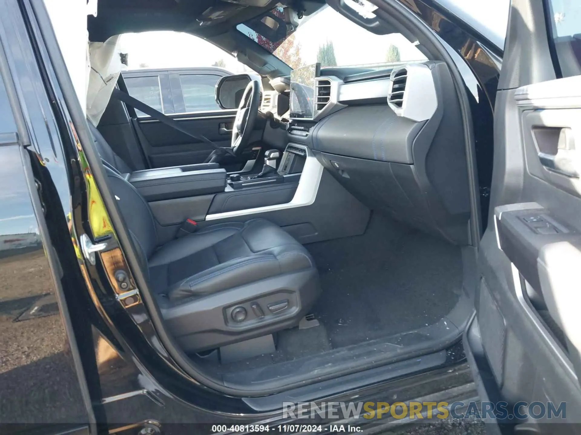 5 fotografías del automóvil dañado 5TFNA5DBXPX117873 TOYOTA TUNDRA 2023
