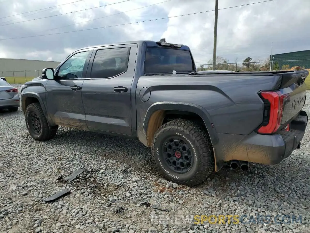 2 fotografías del automóvil dañado 5TFPC5DB8PX018066 TOYOTA TUNDRA 2023
