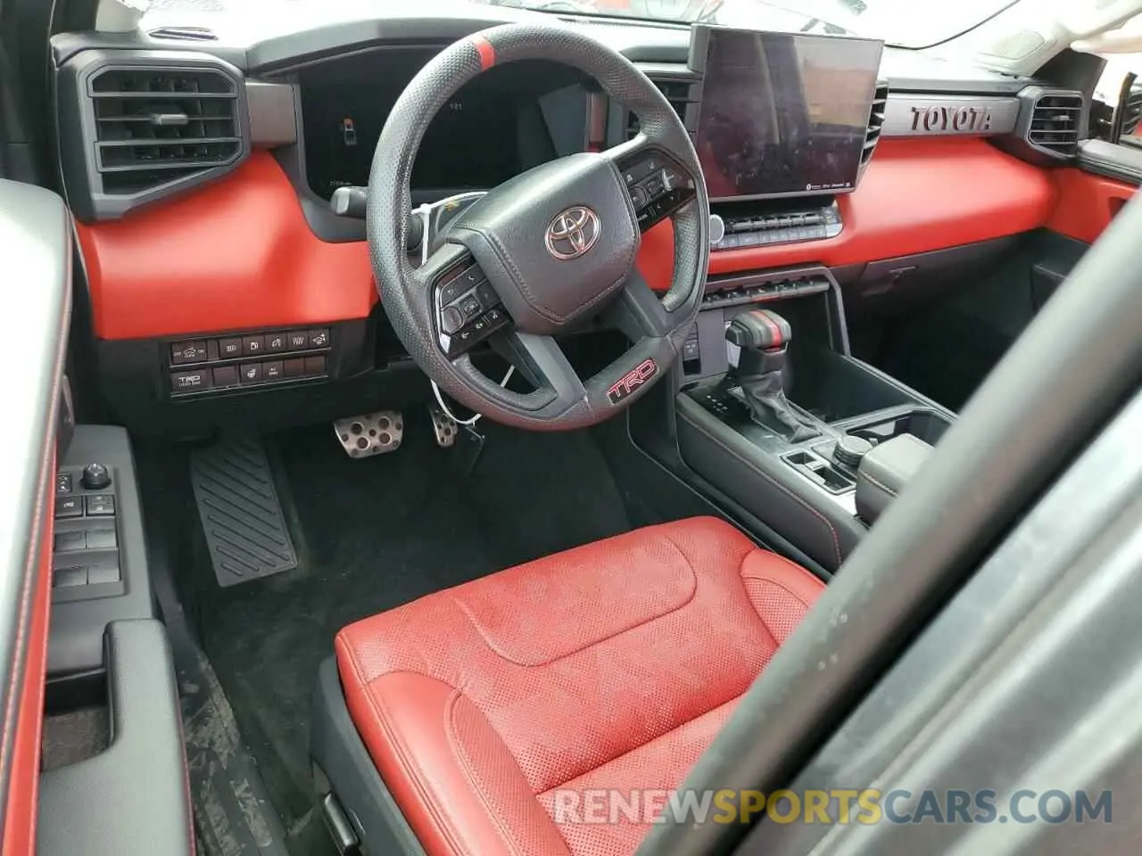 8 fotografías del automóvil dañado 5TFPC5DB8PX018066 TOYOTA TUNDRA 2023