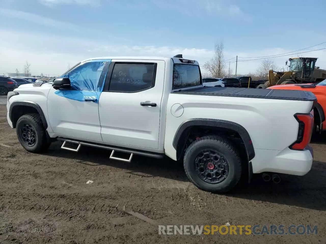 2 fotografías del automóvil dañado 5TFPC5DBXPX039565 TOYOTA TUNDRA 2023