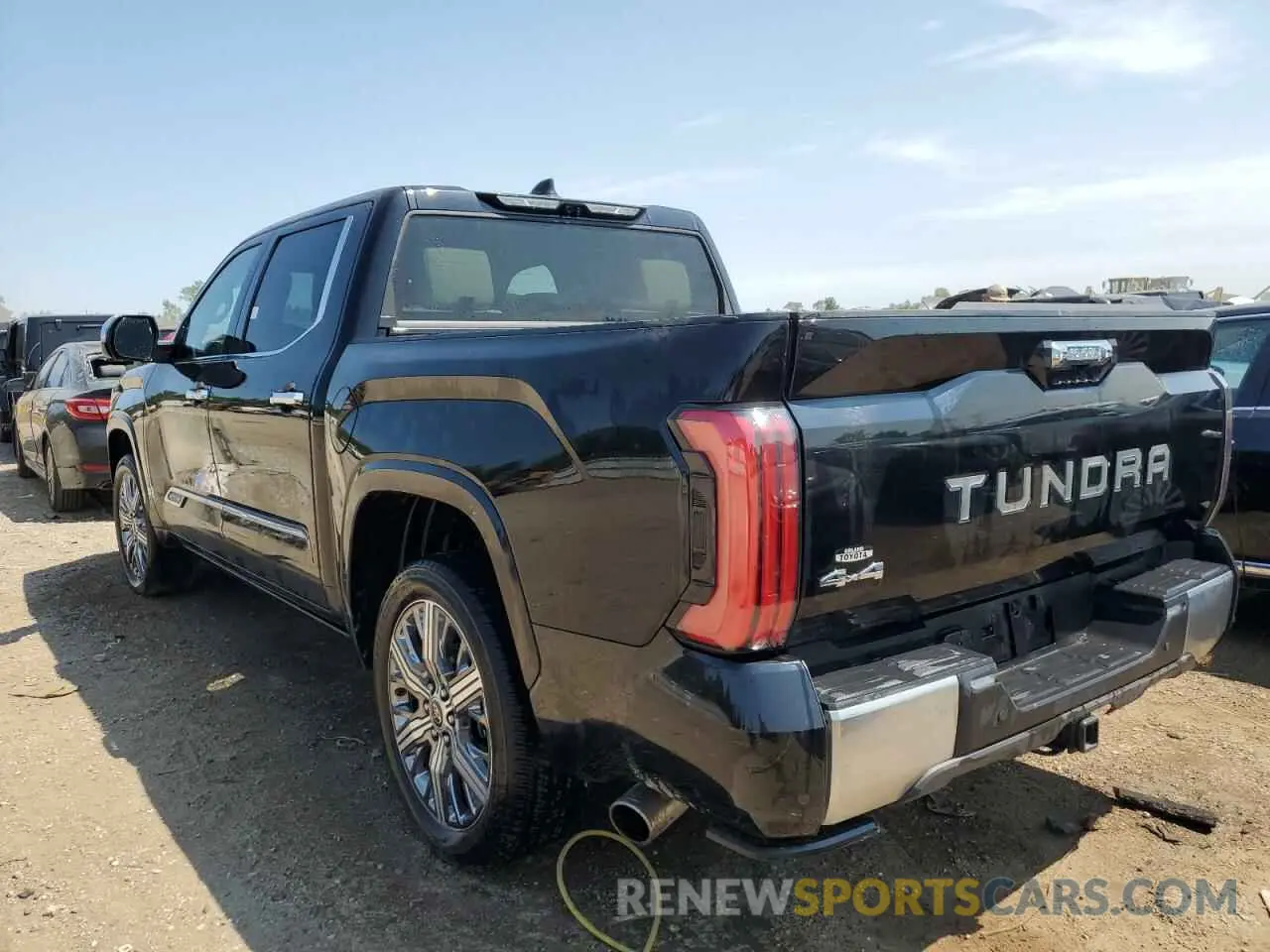 2 fotografías del automóvil dañado 5TFVC5DB0PX037217 TOYOTA TUNDRA 2023