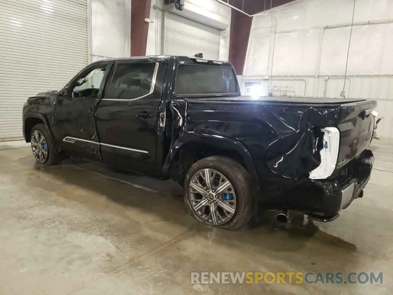 2 fotografías del automóvil dañado 5TFVC5DB5PX023944 TOYOTA TUNDRA 2023