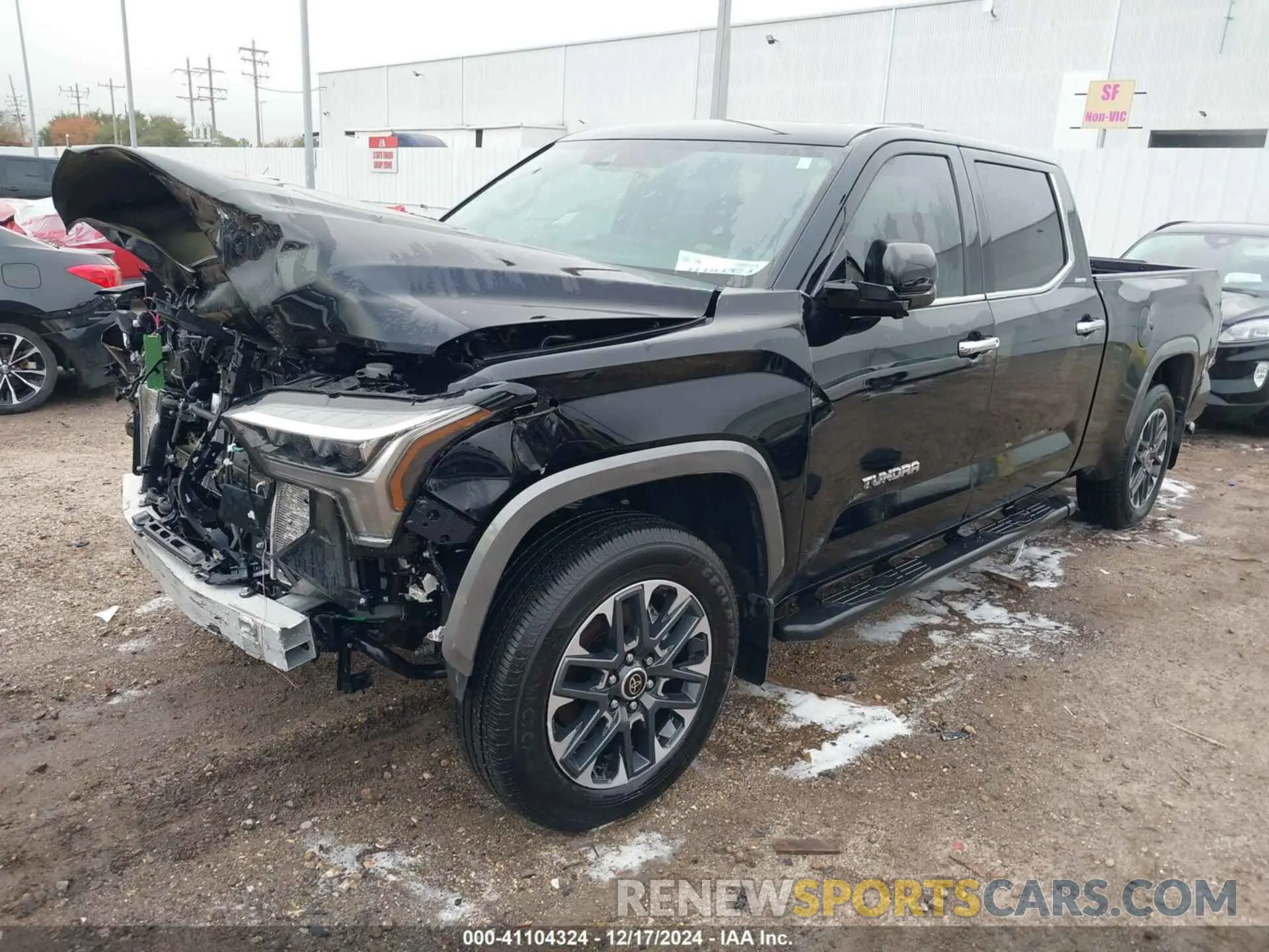 2 fotografías del automóvil dañado 5TFJA5BC1RX003337 TOYOTA TUNDRA 2024