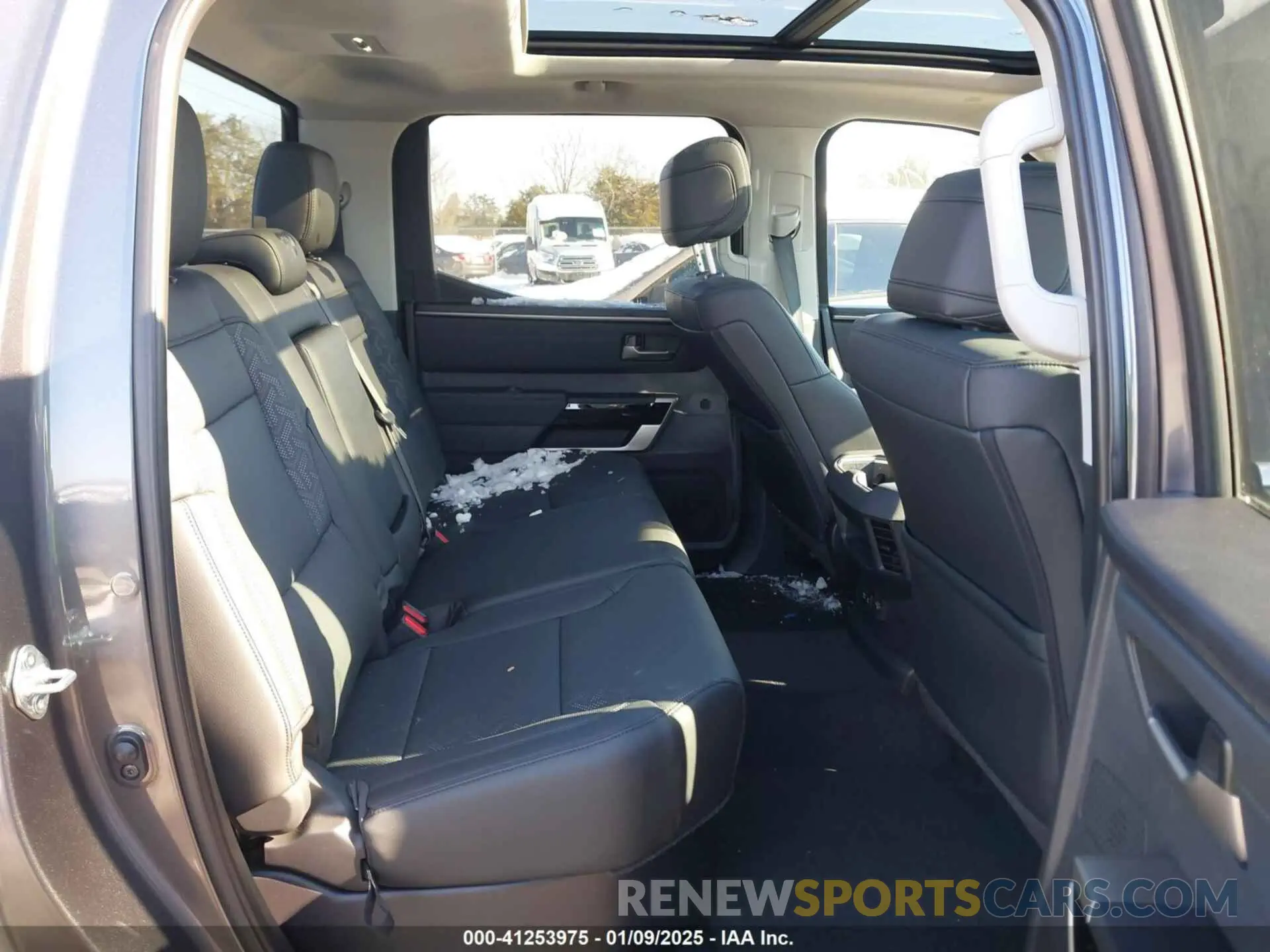 8 fotografías del automóvil dañado 5TFJA5DB1RX235201 TOYOTA TUNDRA 2024