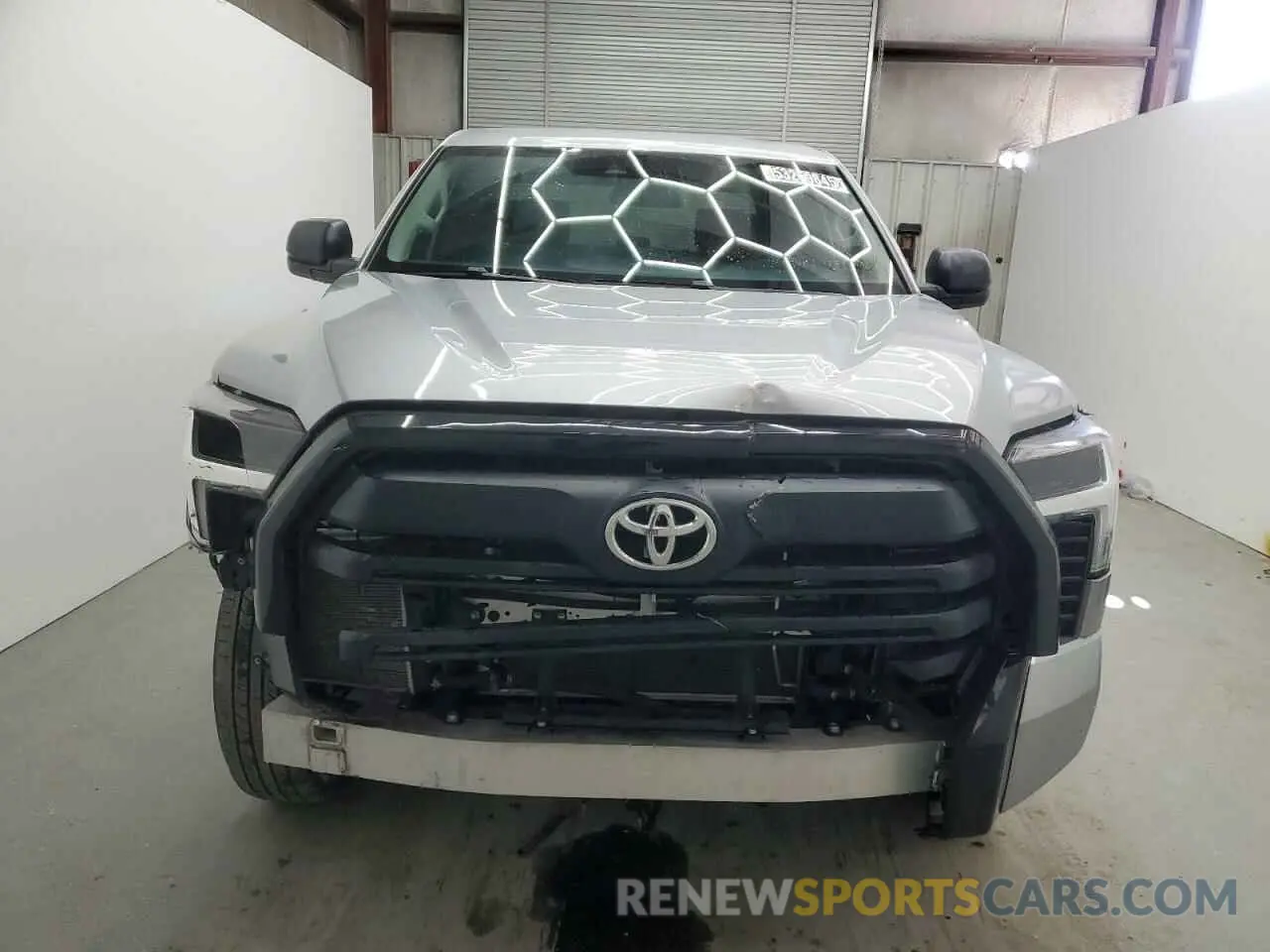 5 fotografías del automóvil dañado 5TFKB5DB3RX176041 TOYOTA TUNDRA 2024