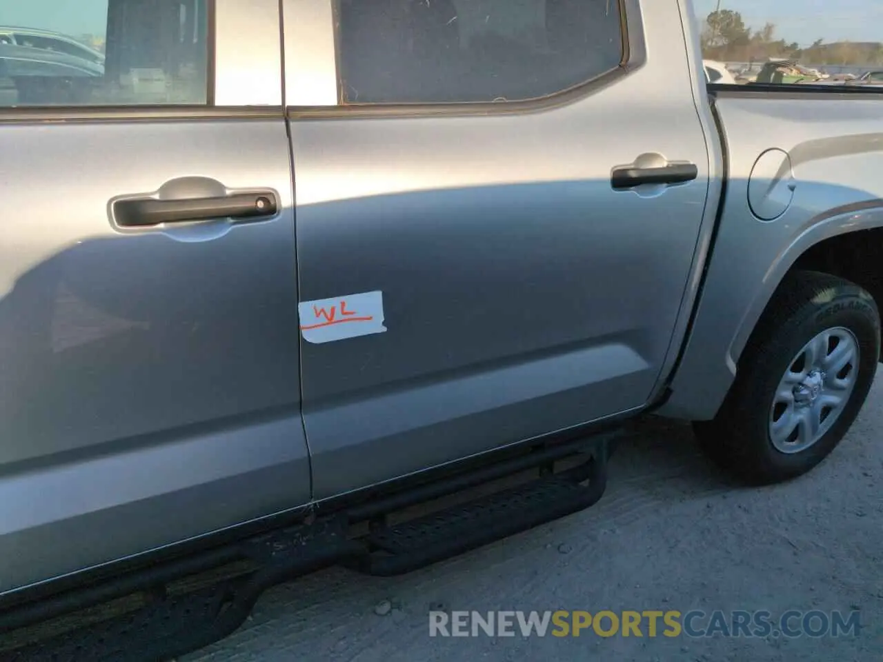 12 fotografías del automóvil dañado 5TFKB5DB3RX182504 TOYOTA TUNDRA 2024