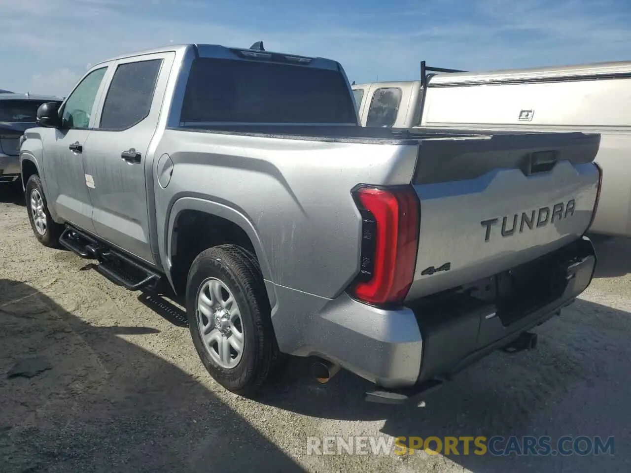 2 fotografías del automóvil dañado 5TFKB5DB3RX182504 TOYOTA TUNDRA 2024
