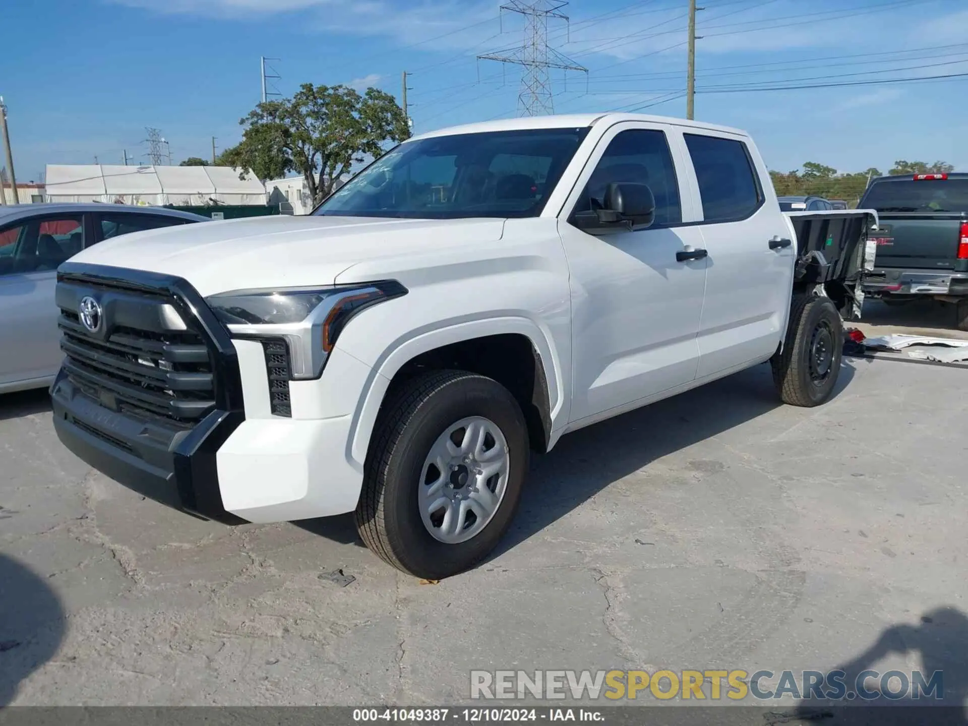 2 fotografías del automóvil dañado 5TFKB5DB5RX177711 TOYOTA TUNDRA 2024