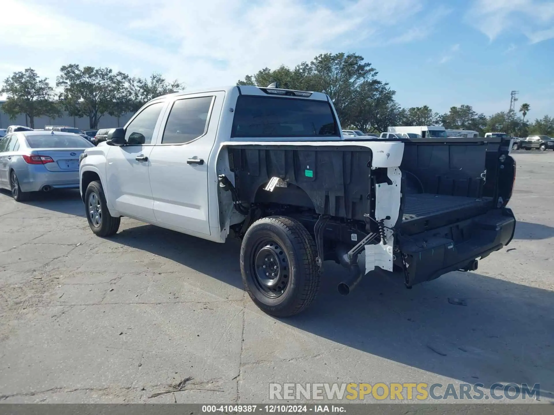3 fotografías del automóvil dañado 5TFKB5DB5RX177711 TOYOTA TUNDRA 2024