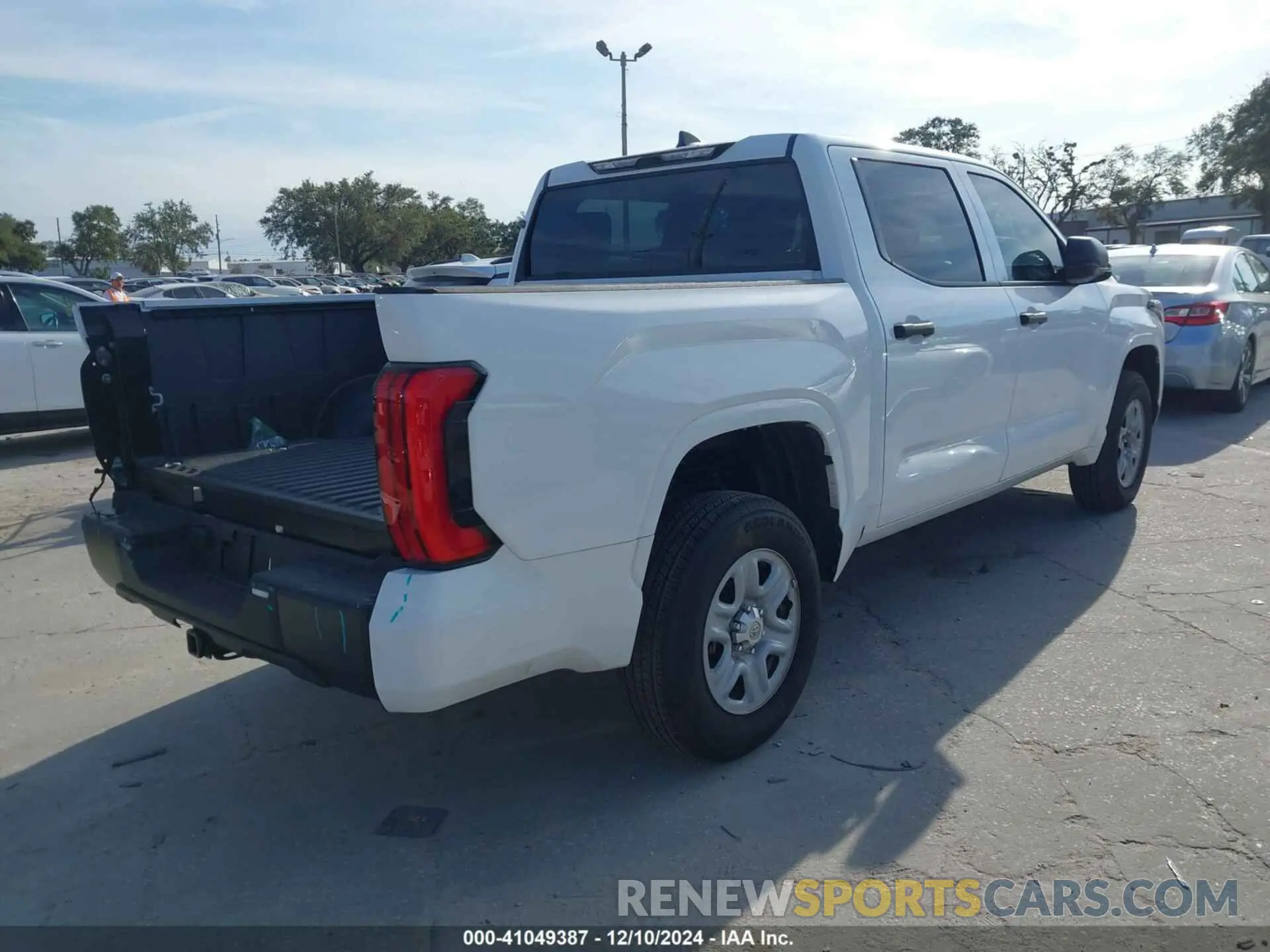 4 fotografías del automóvil dañado 5TFKB5DB5RX177711 TOYOTA TUNDRA 2024