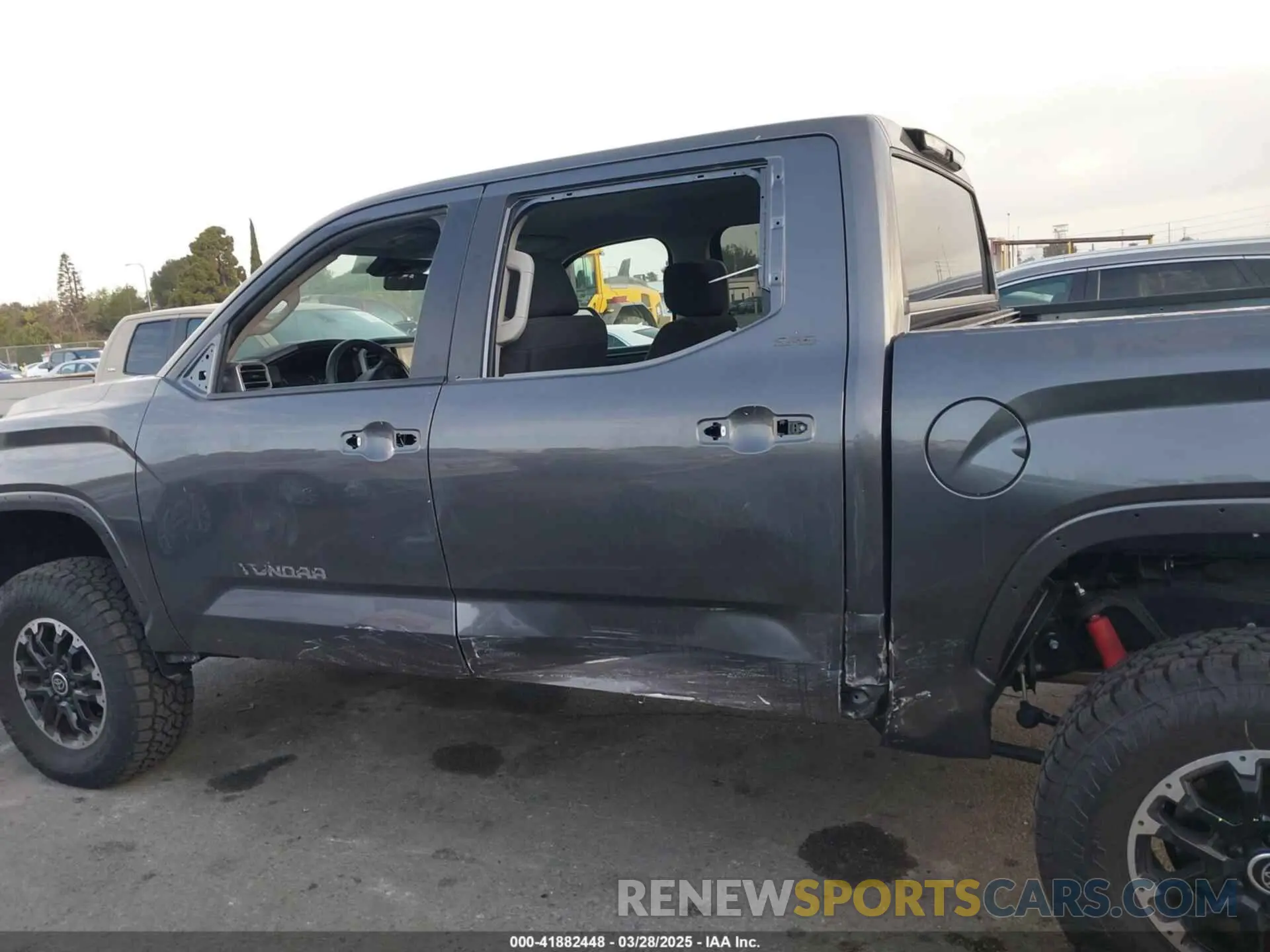 15 fotografías del automóvil dañado 5TFLA5DB0RX145580 TOYOTA TUNDRA 2024