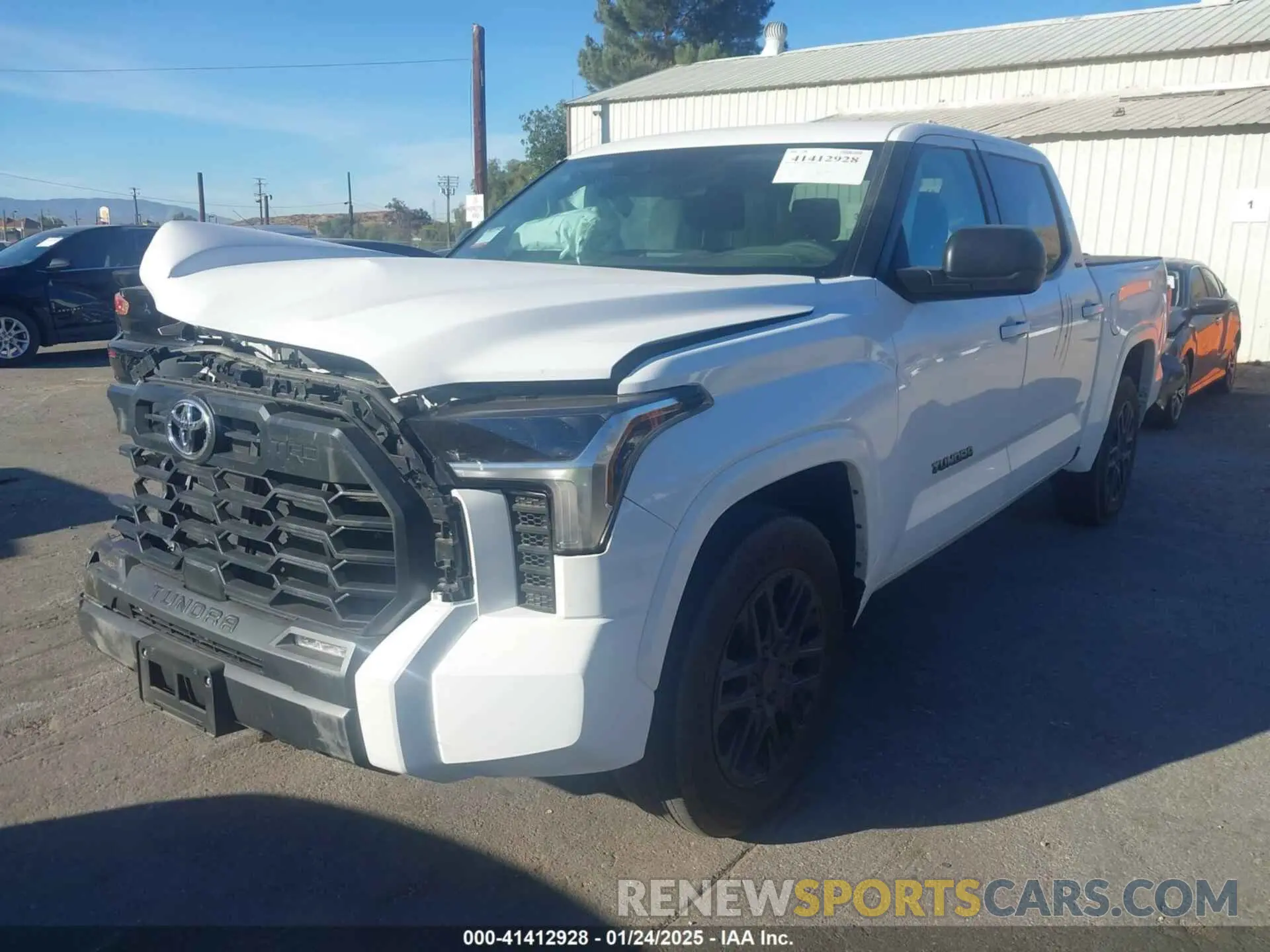 2 fotografías del automóvil dañado 5TFLA5DB0RX211156 TOYOTA TUNDRA 2024