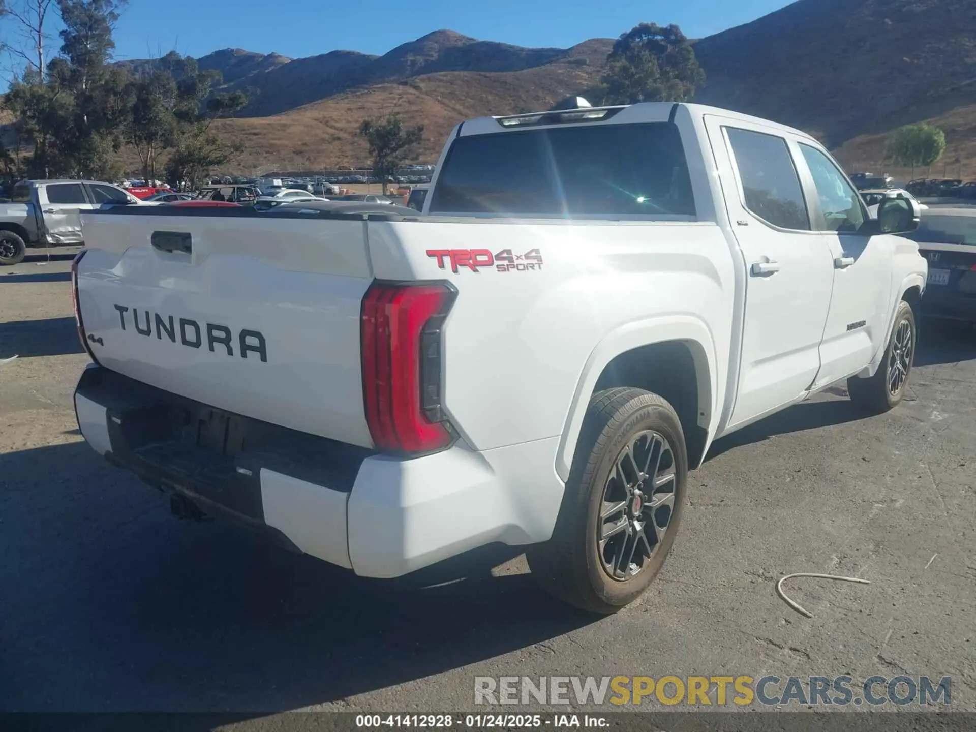 4 fotografías del automóvil dañado 5TFLA5DB0RX211156 TOYOTA TUNDRA 2024