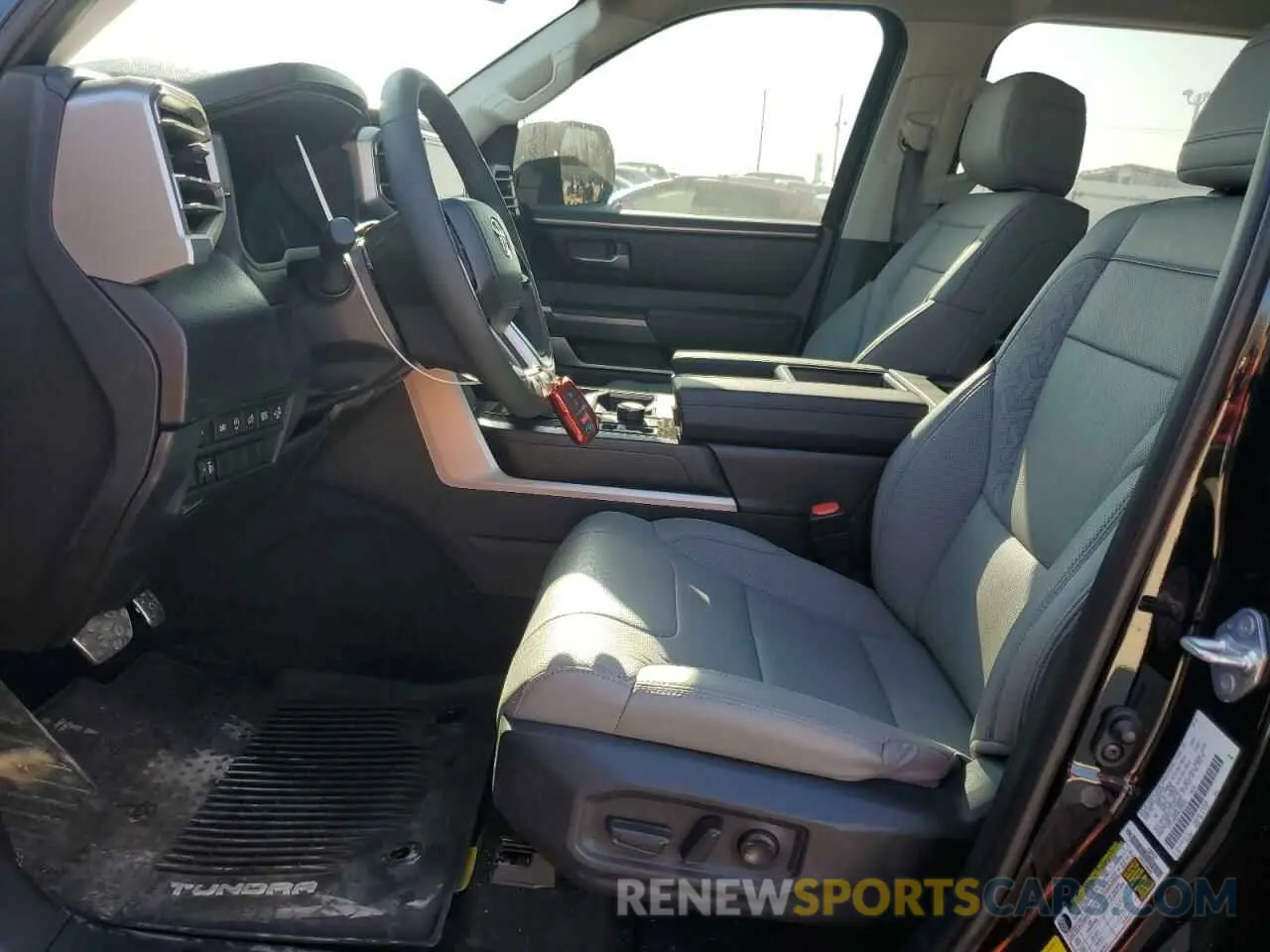 7 fotografías del automóvil dañado 5TFLA5DB1RX223672 TOYOTA TUNDRA 2024