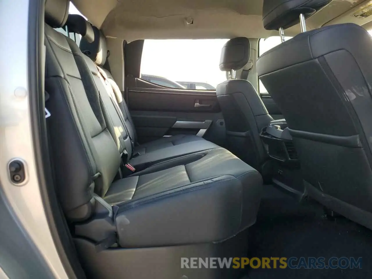 10 fotografías del automóvil dañado 5TFLA5DB3RX178329 TOYOTA TUNDRA 2024