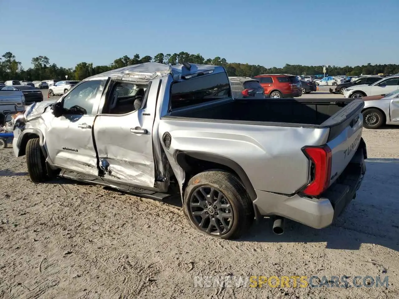 2 fotografías del automóvil dañado 5TFLA5DB3RX178329 TOYOTA TUNDRA 2024
