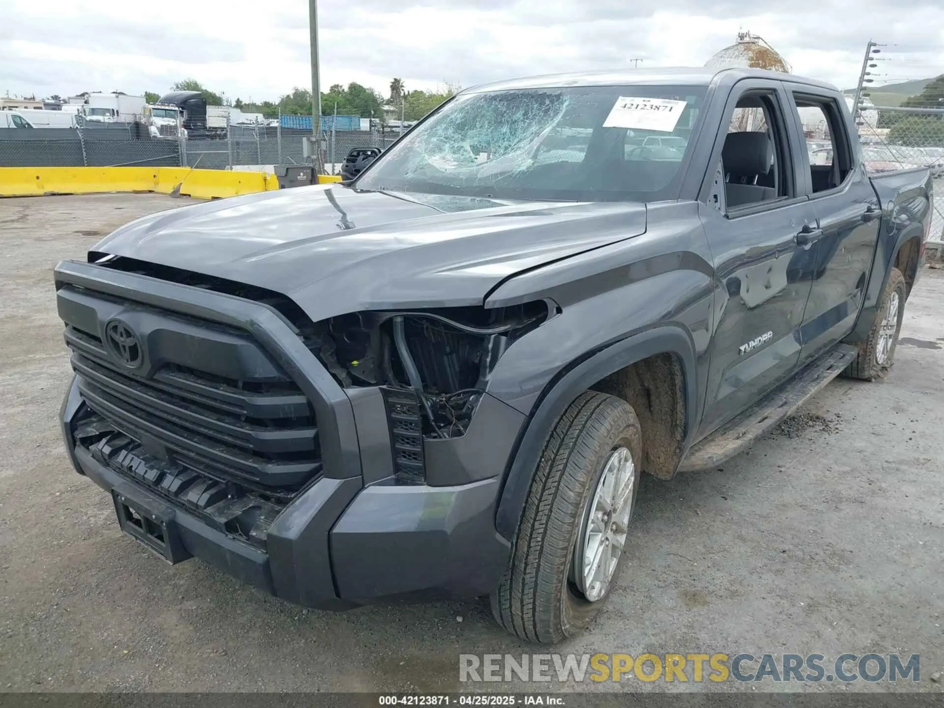 2 fotografías del automóvil dañado 5TFLA5DB4RX145954 TOYOTA TUNDRA 2024