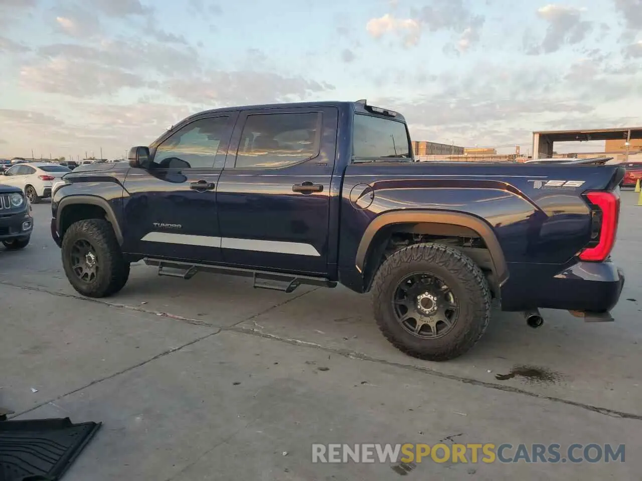 2 fotografías del automóvil dañado 5TFLA5DB4RX148157 TOYOTA TUNDRA 2024