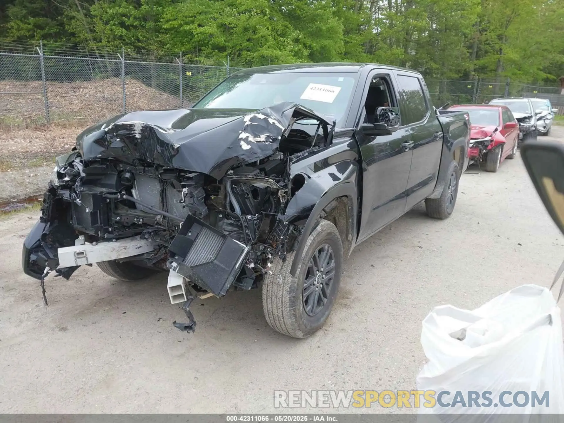 2 fotografías del automóvil dañado 5TFLA5DB4RX212570 TOYOTA TUNDRA 2024