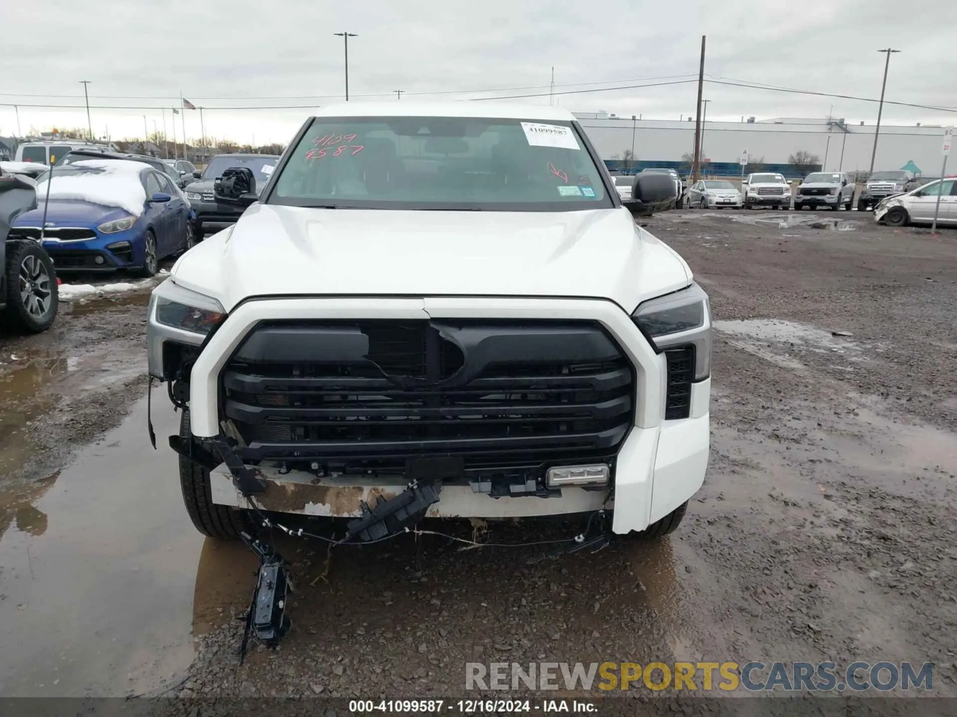 12 fotografías del automóvil dañado 5TFLA5DB7RX133295 TOYOTA TUNDRA 2024