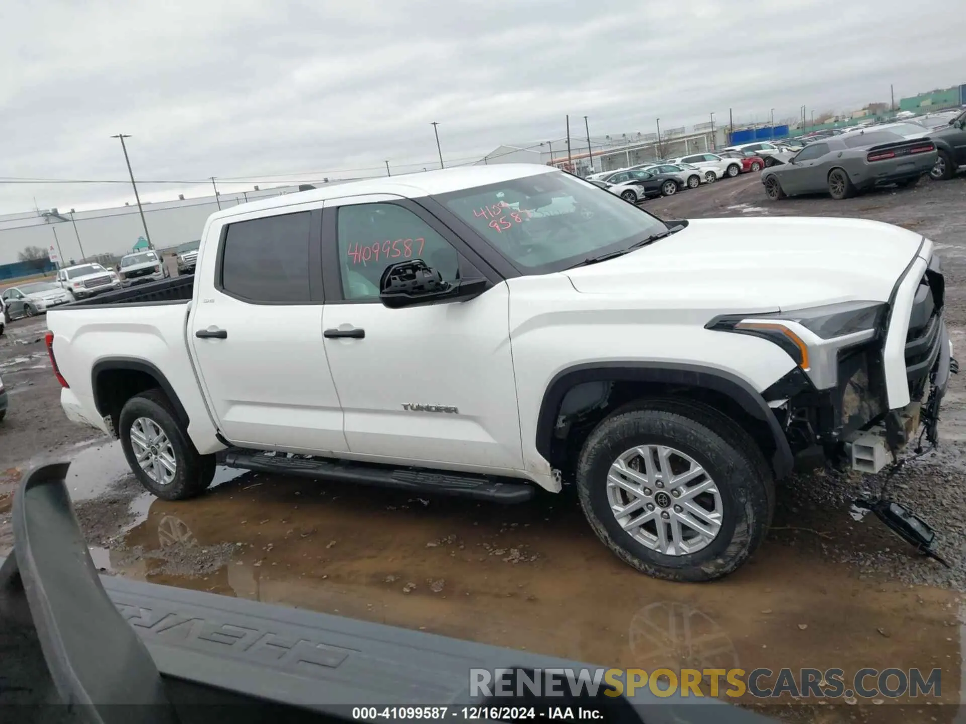 13 fotografías del automóvil dañado 5TFLA5DB7RX133295 TOYOTA TUNDRA 2024