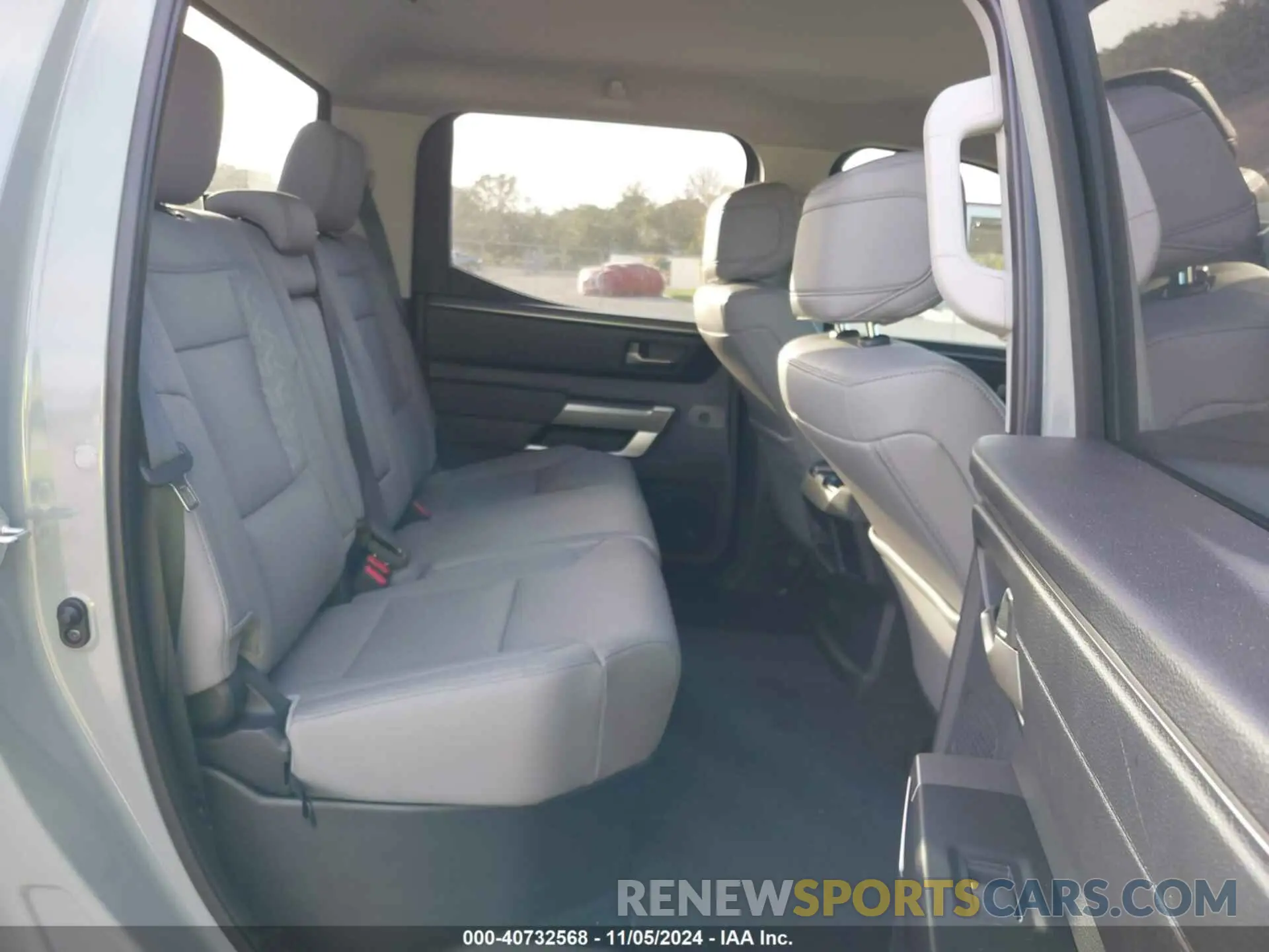 8 fotografías del automóvil dañado 5TFLA5DB7RX218105 TOYOTA TUNDRA 2024
