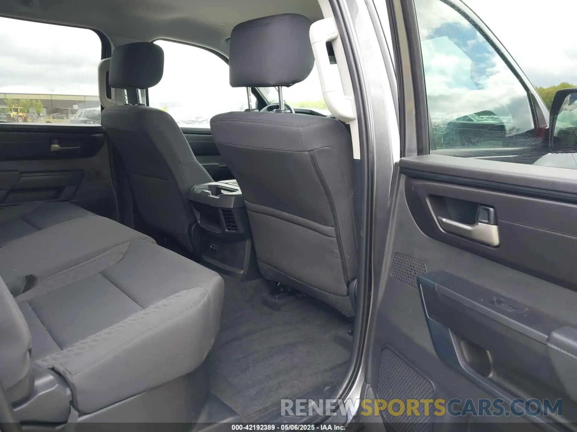 8 fotografías del automóvil dañado 5TFLA5DB7RX237804 TOYOTA TUNDRA 2024